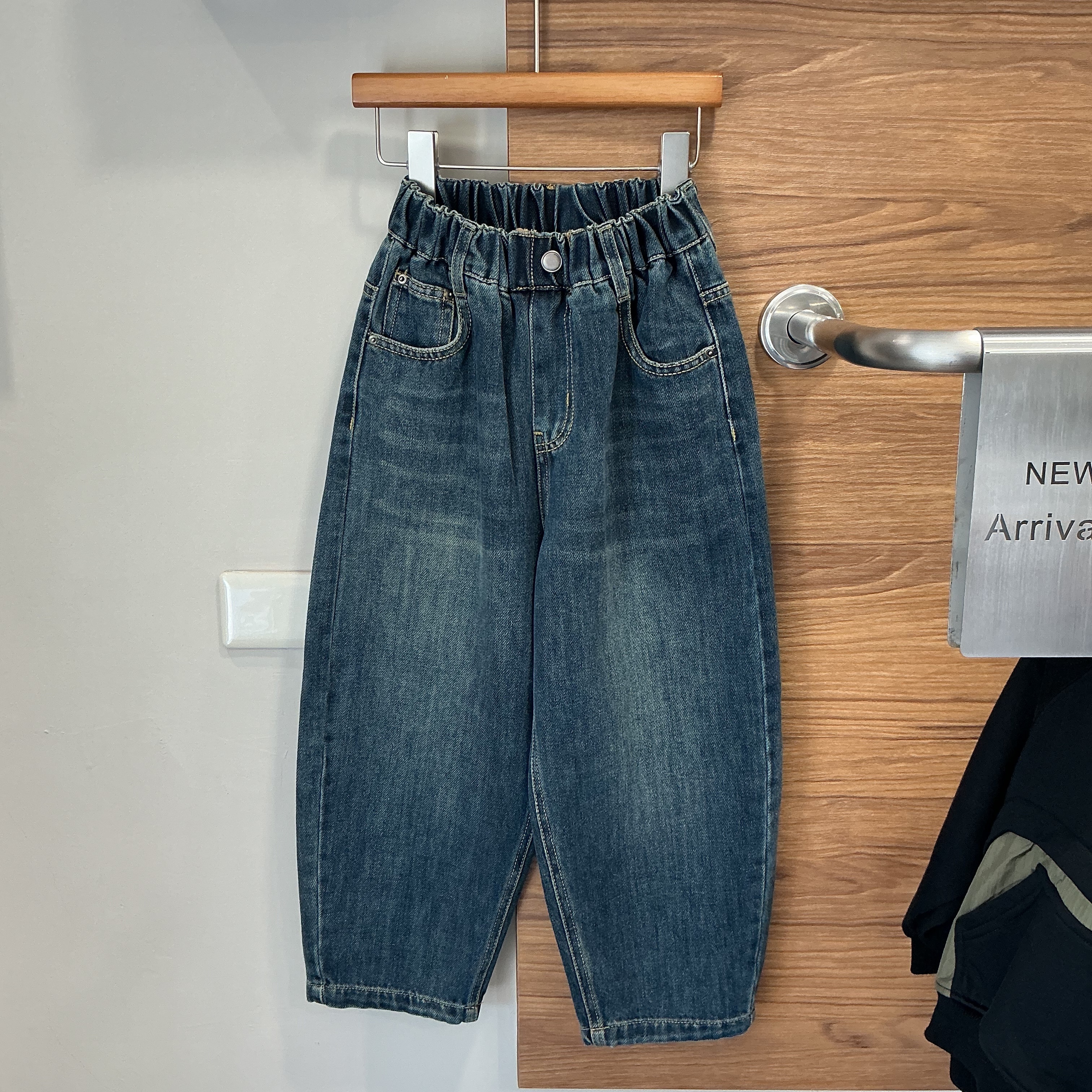 A03109燙印字標洗舊牛仔褲