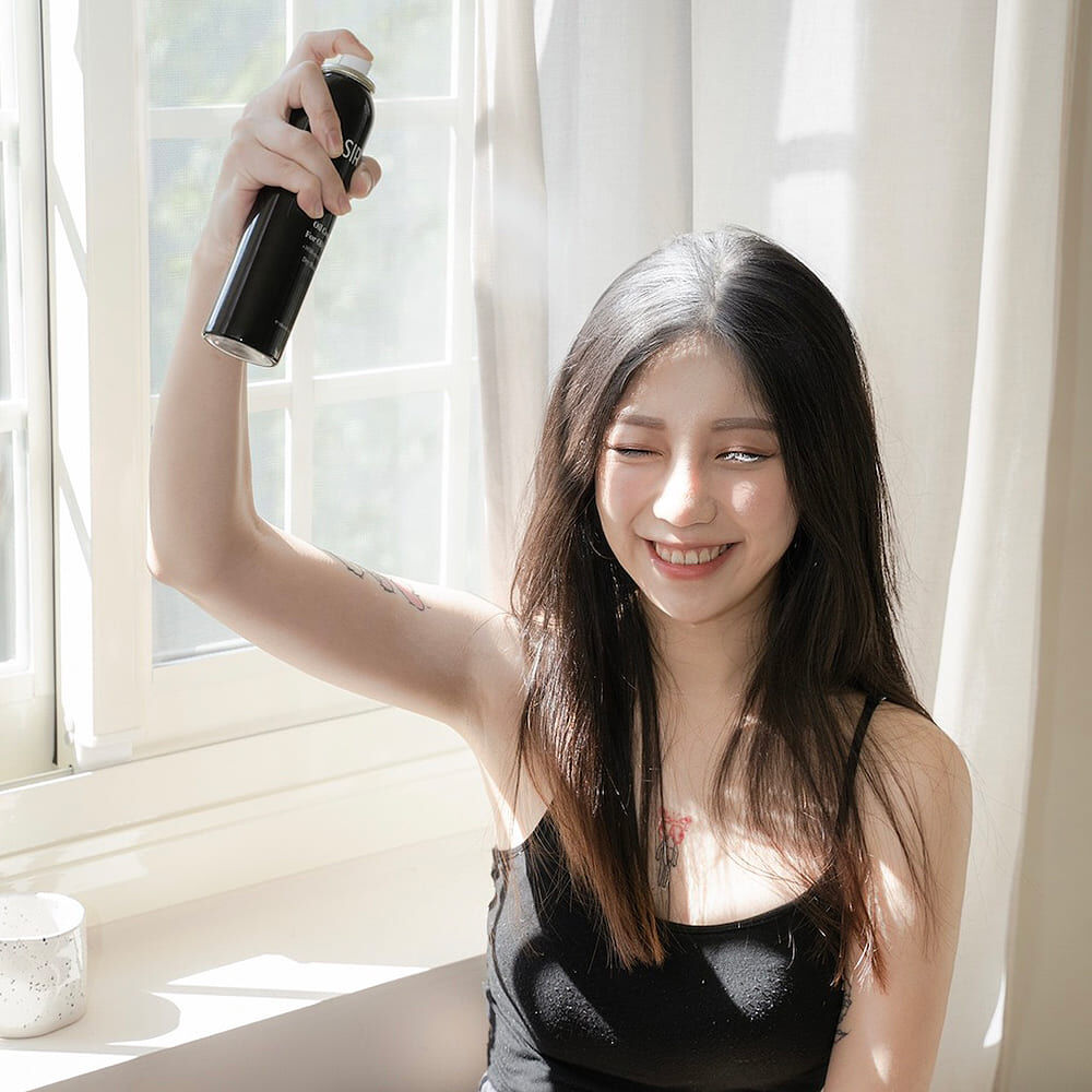 SIRO乾洗髮蓬鬆噴霧添加維他命 B5 和 E幫助頭髮補水