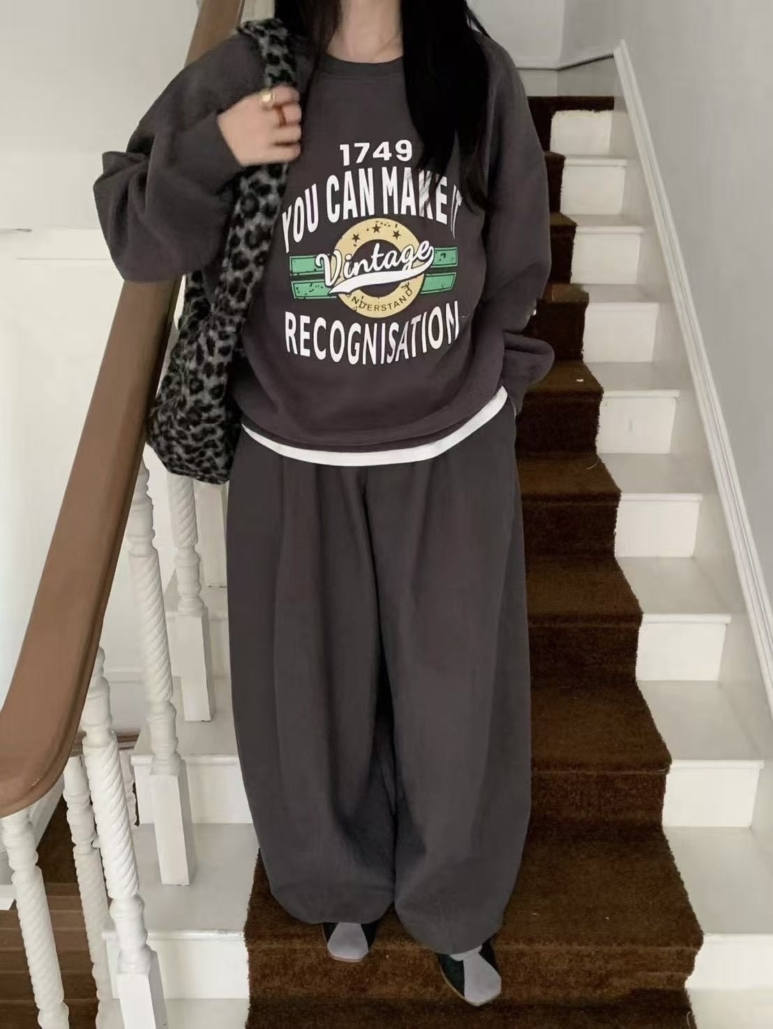 889 運動風Logo大學T