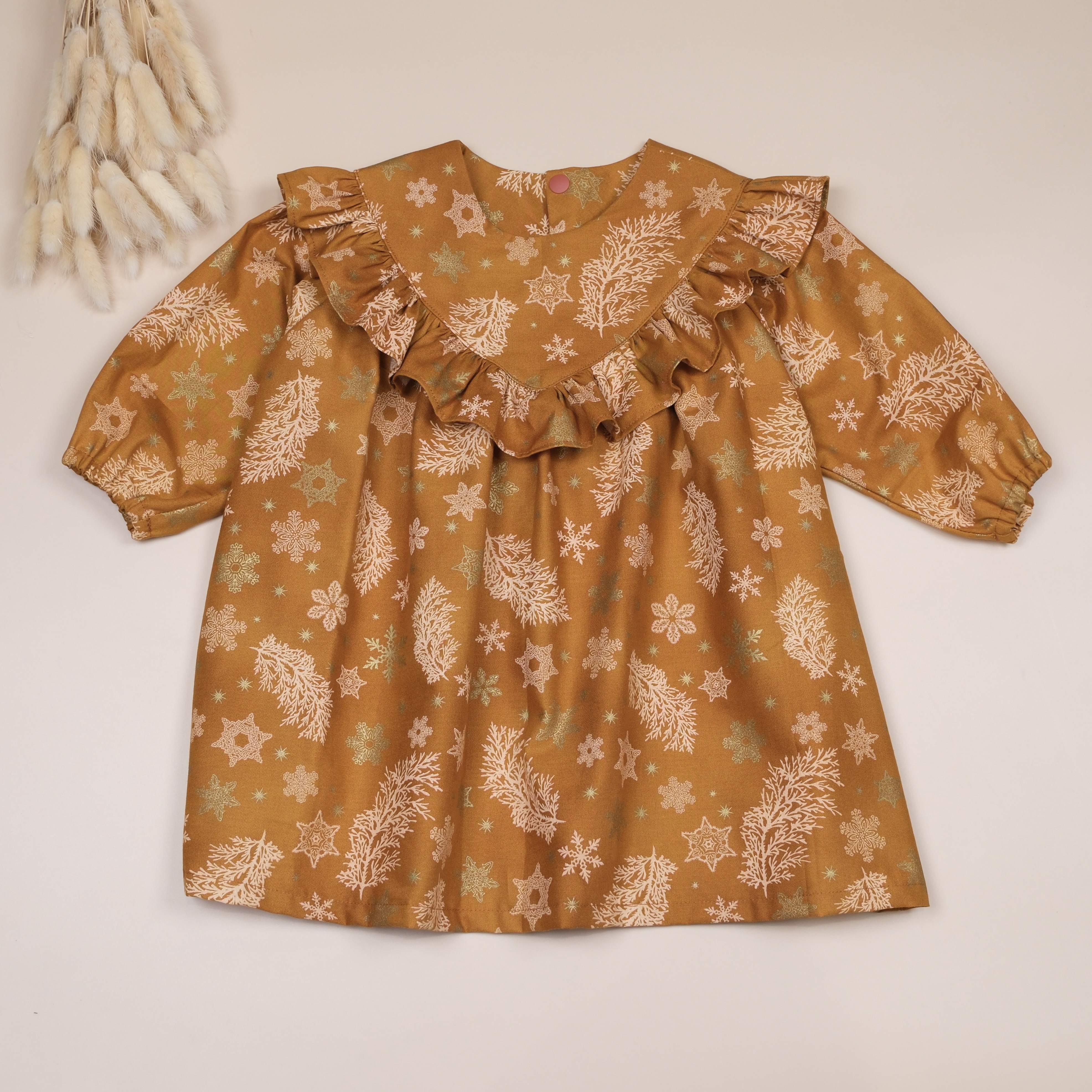 ⁂ 金葉森語 ⁂ V 型荷葉邊設計｜手作女童長袖洋裝