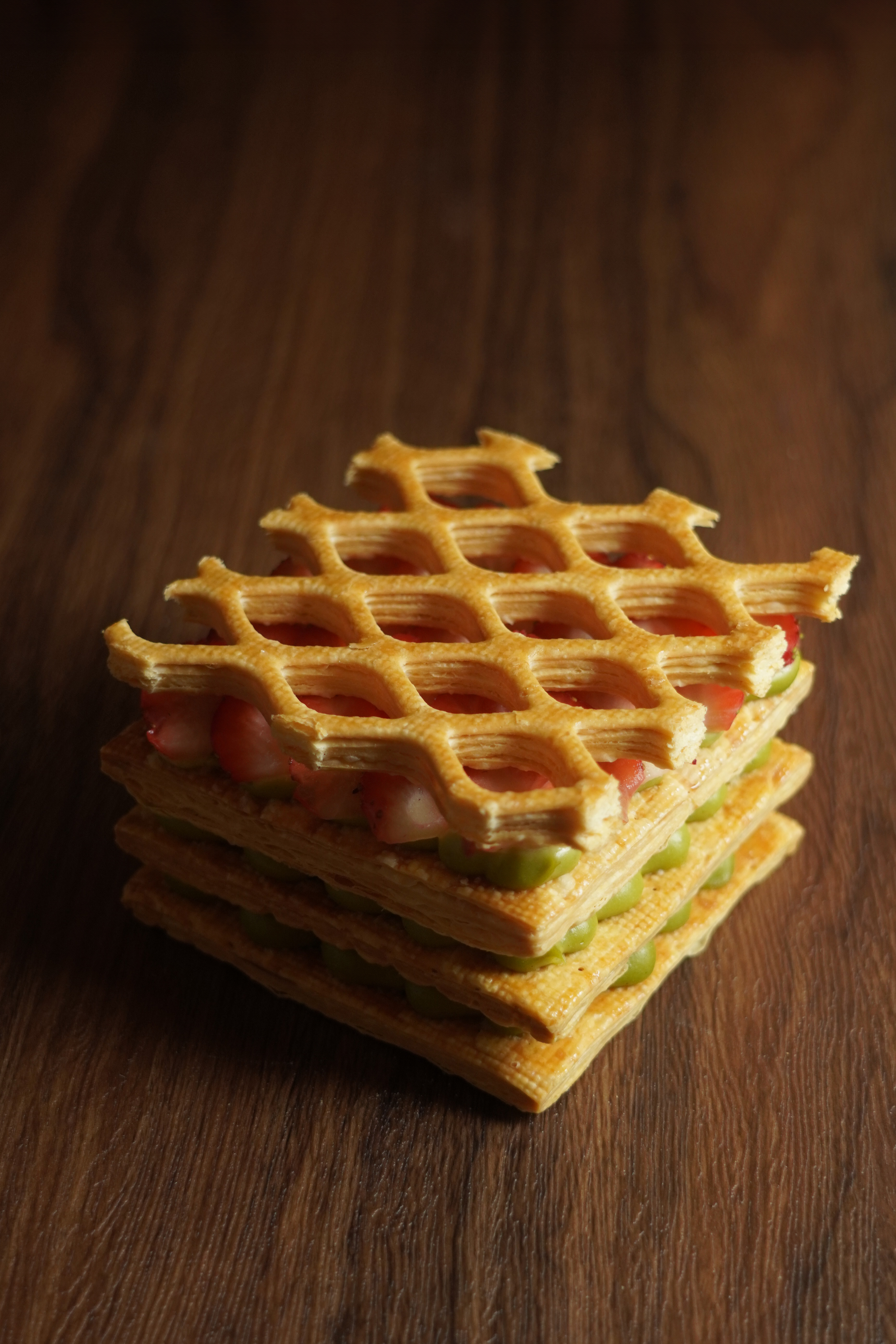 開心果草莓 - 網格拿破崙 (1磅 10cm)