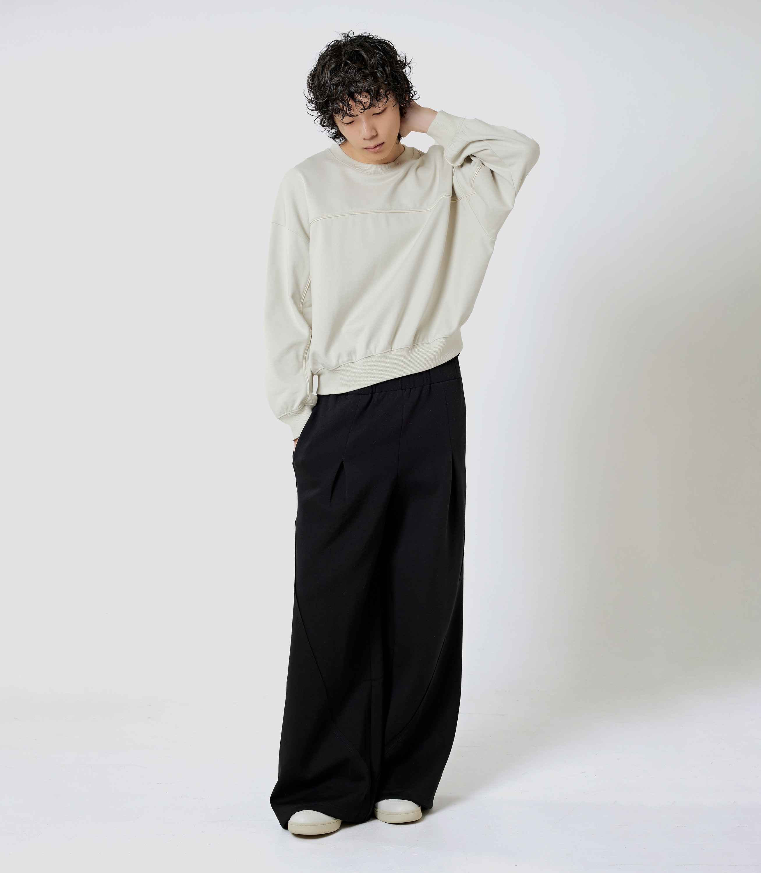 Radiantsphere 中性款 極簡弧線剪裁寬版長褲