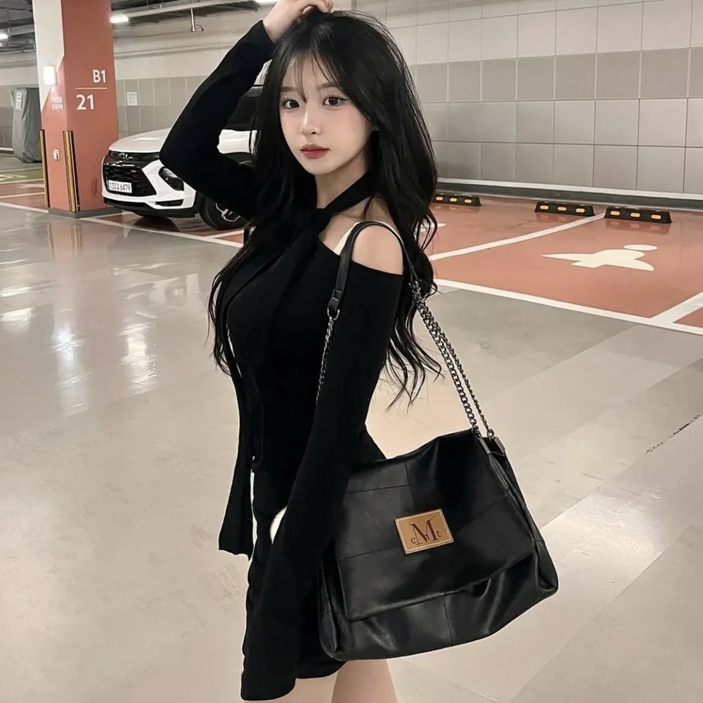 MUCENT 鏈條 單肩包 全黑 皮革標誌 包包 亮面