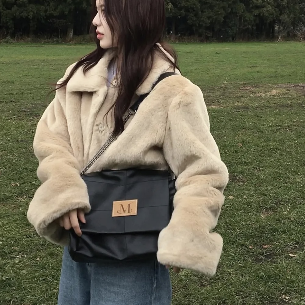 MUCENT 鏈條 單肩包 全黑 皮革標誌 包包 亮面