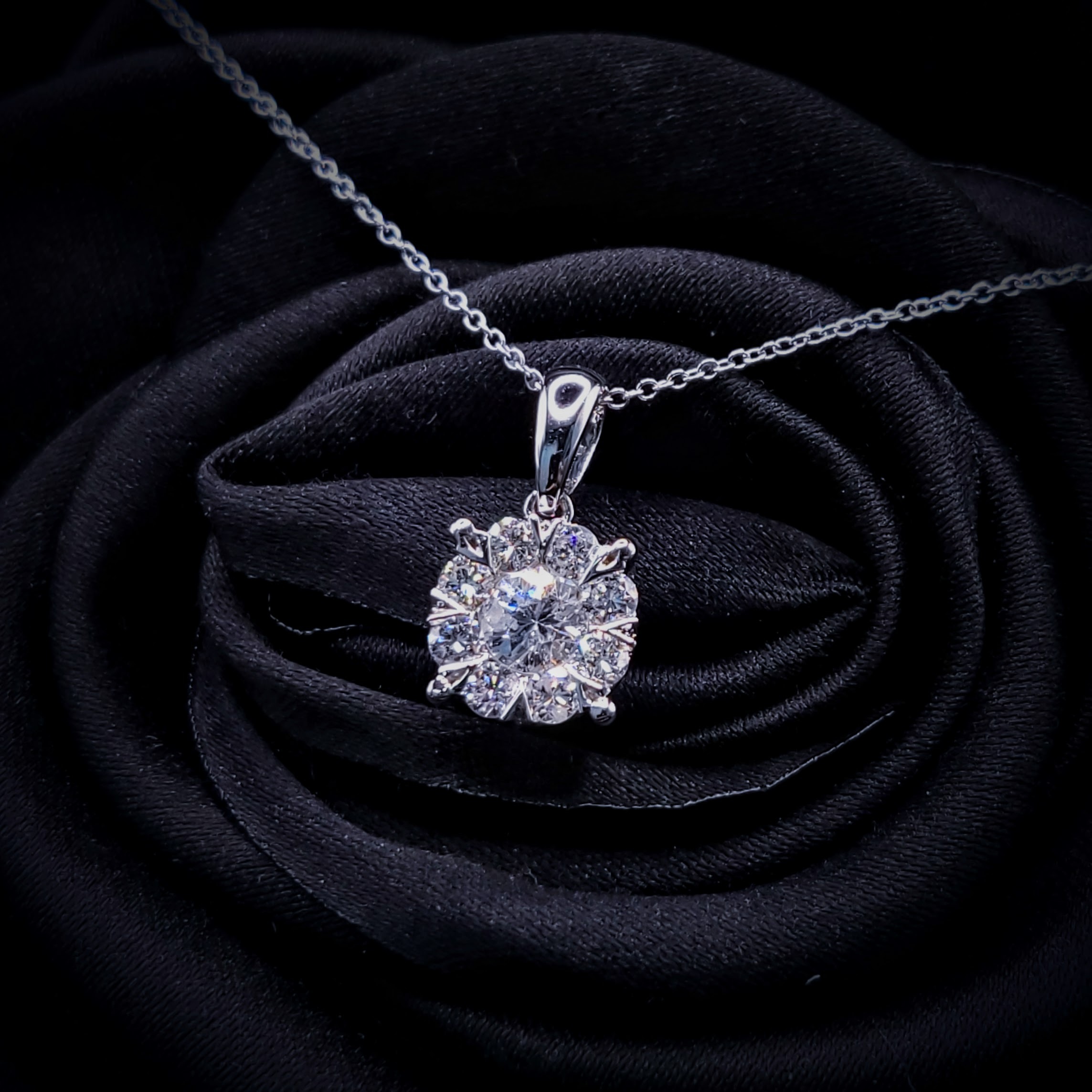 18K White Gold 0.81ct Diamond Pendant