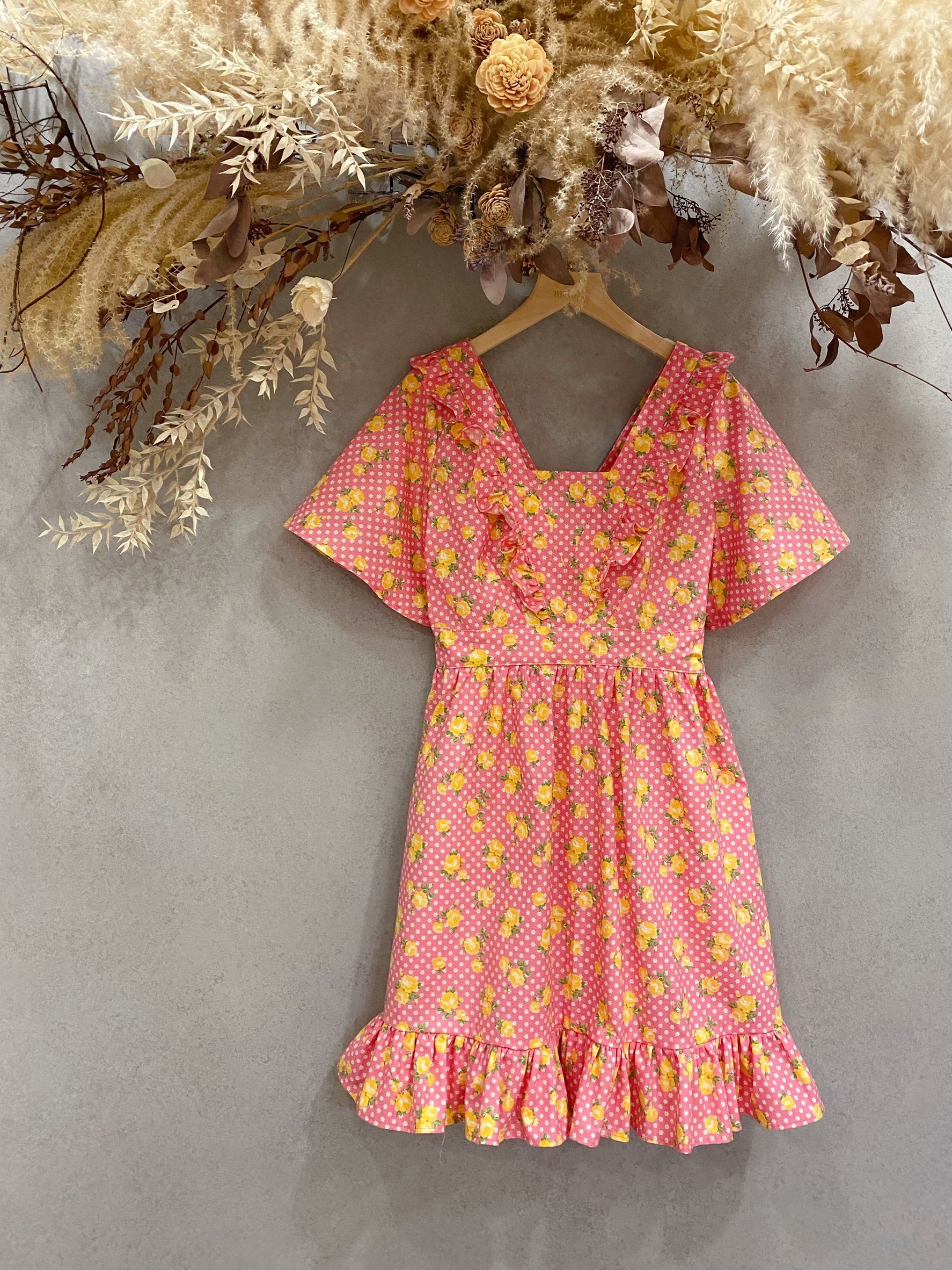 粉底蕾絲黃玫瑰 甜心短袖短洋裝(S)