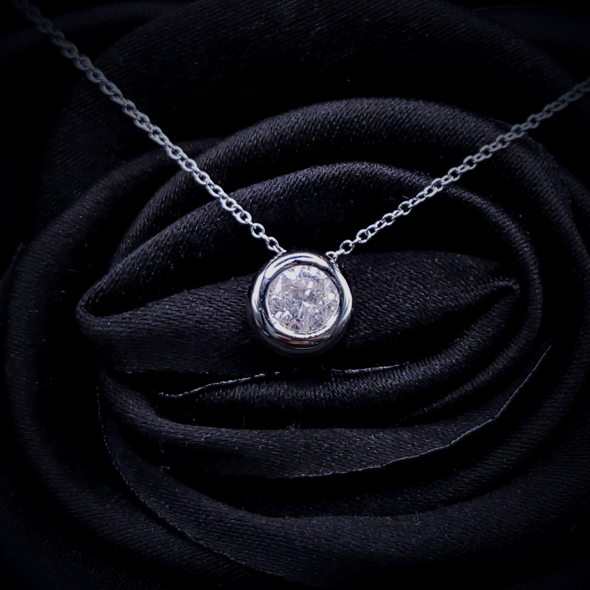 18K White Gold 0.48ct Diamond Pendant