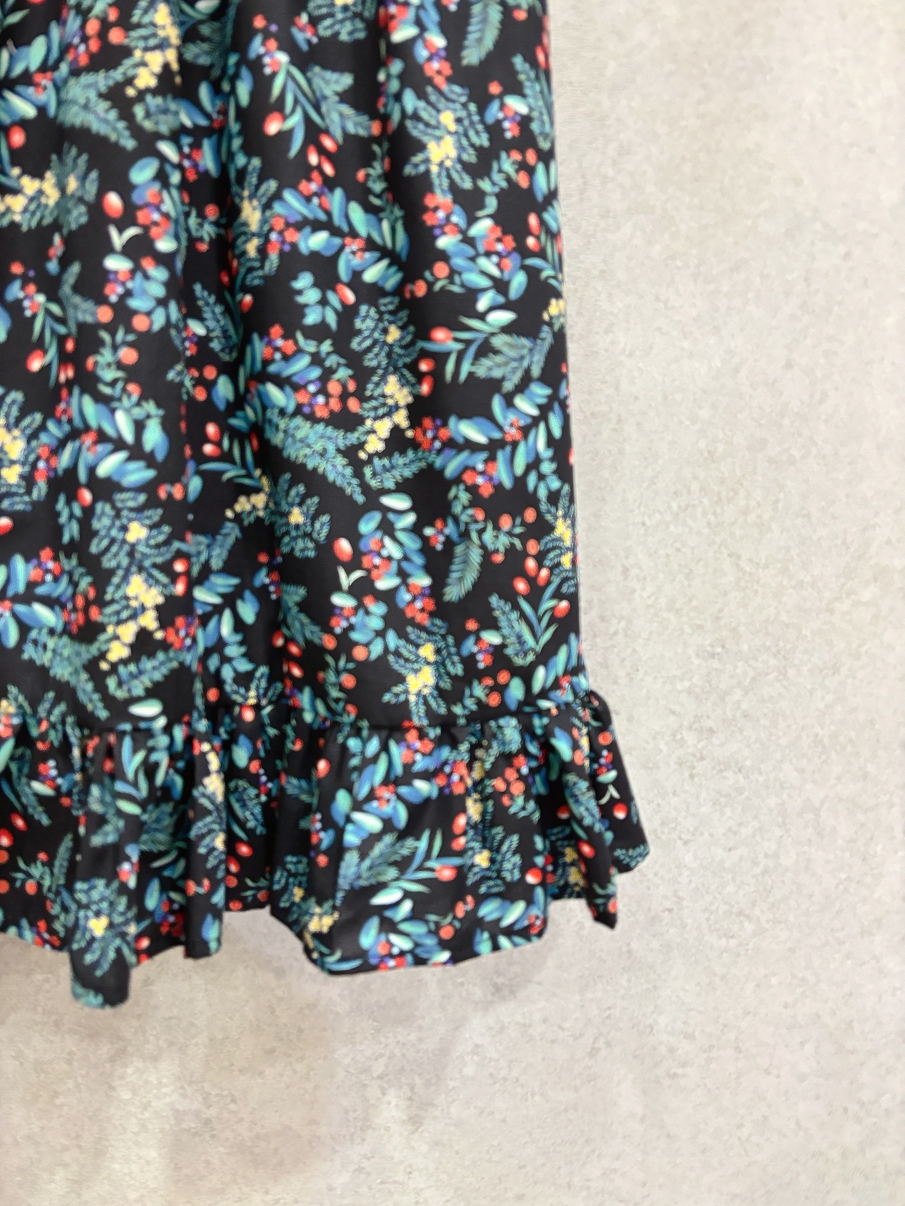 黑底神秘果 甜心短袖短洋裝（M）