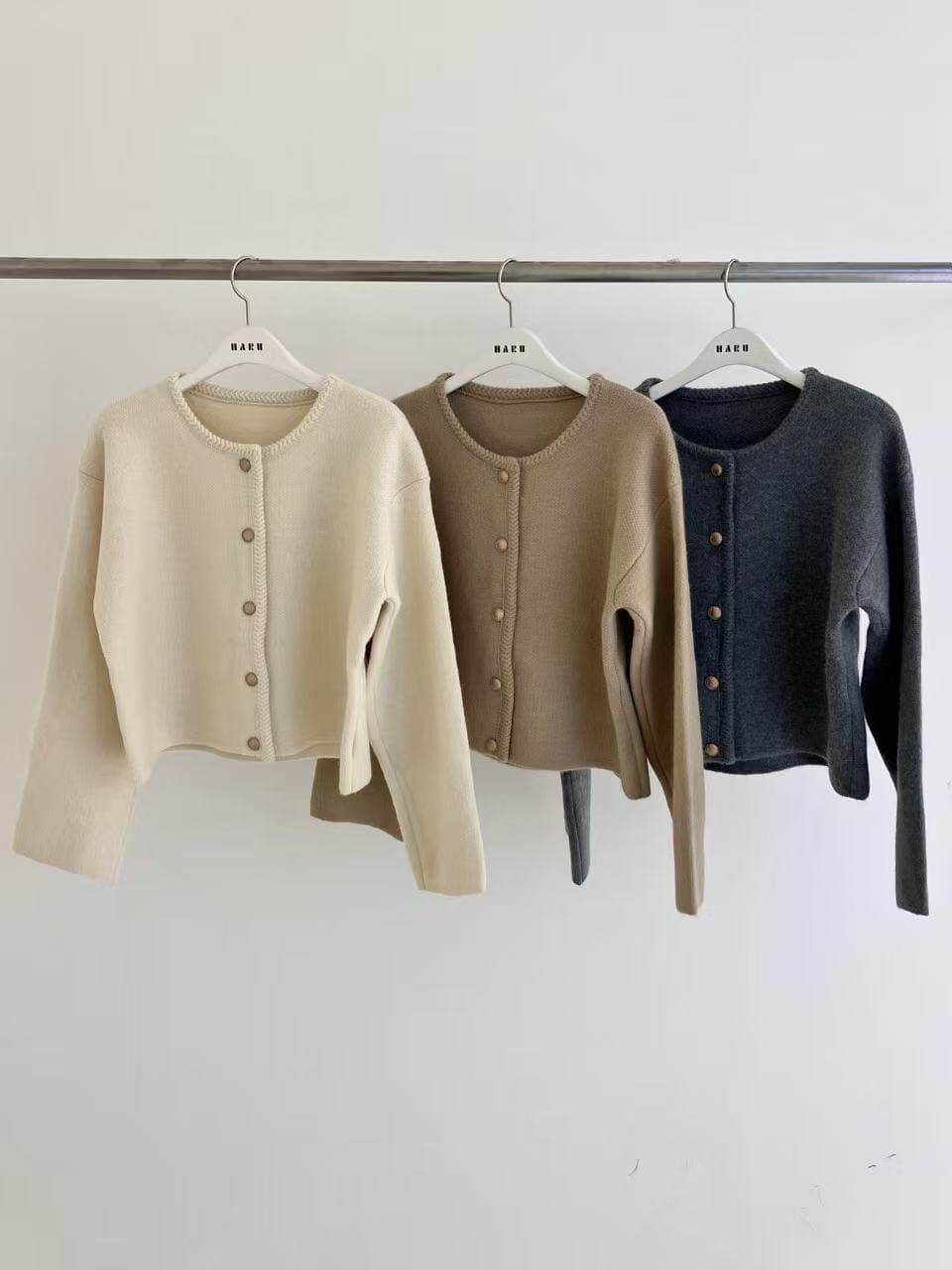 HU5105 圓領金色珠珠排扣外套