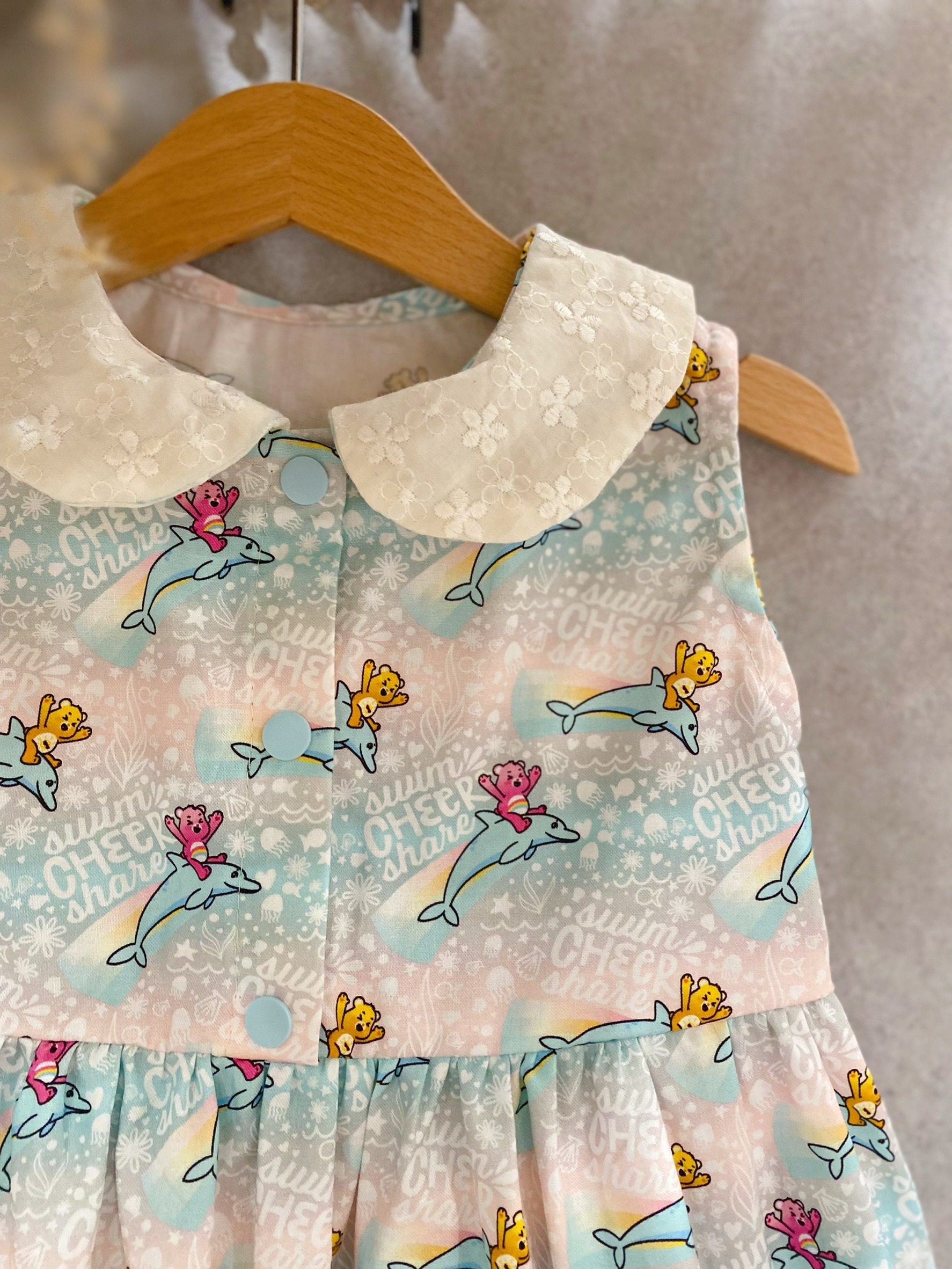 海豚彩虹熊 領口洋裝（100）