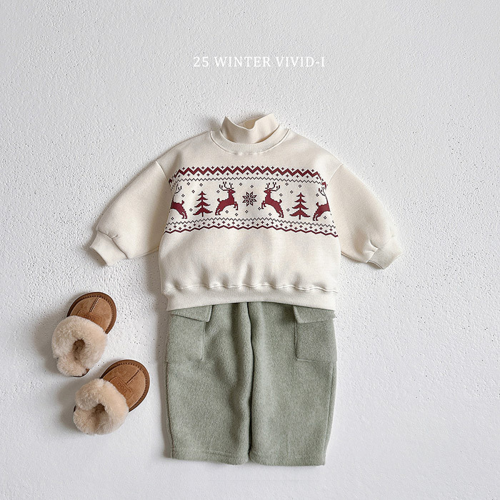 Vivid-I Reindeer Bear MTM Sweater