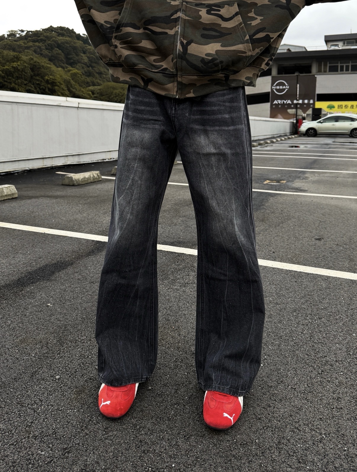 (售完不補) 質感刷色線條微喇叭褲 完美版型