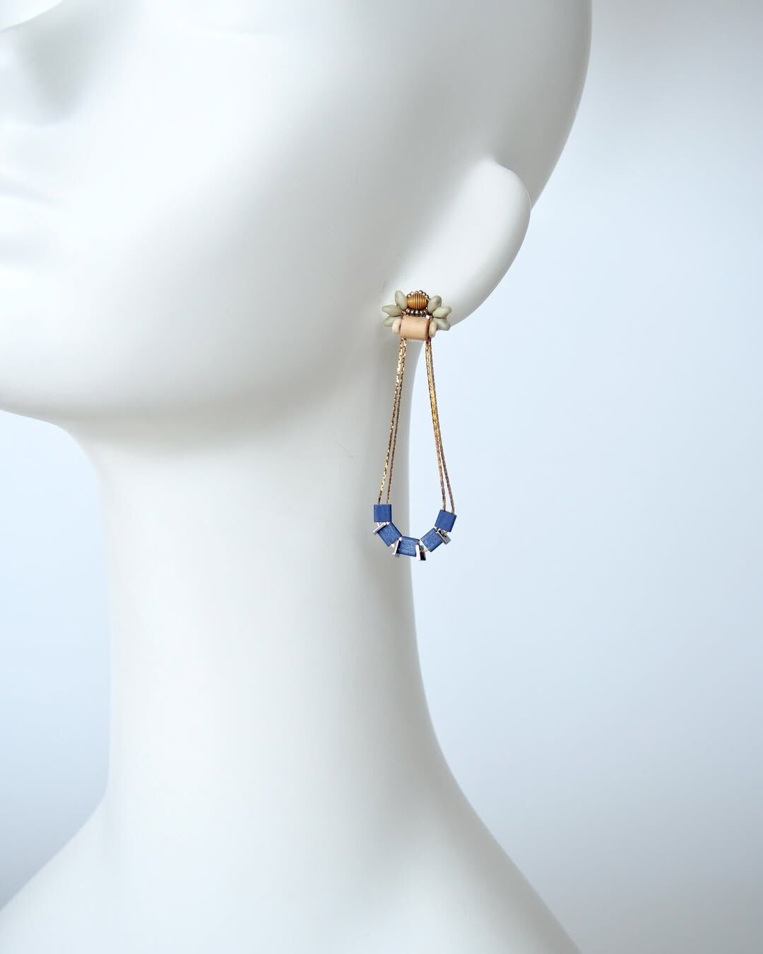 glass chain 針式耳環＿藍