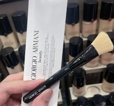 Giorgio Armani 粉掃