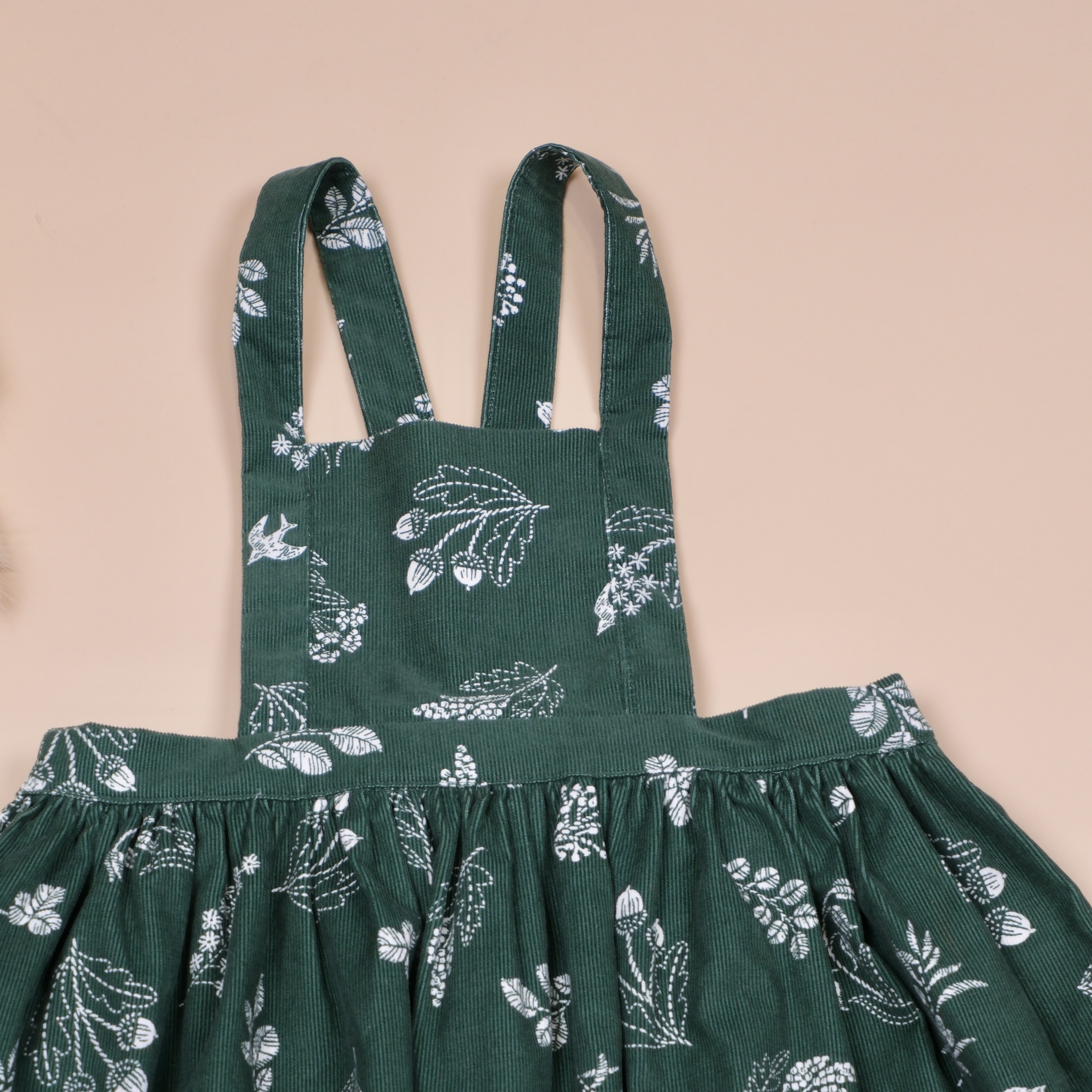 小鹿走過的季節 ✱ 英國綠 ✱ 手作女童燈芯絨吊帶裙