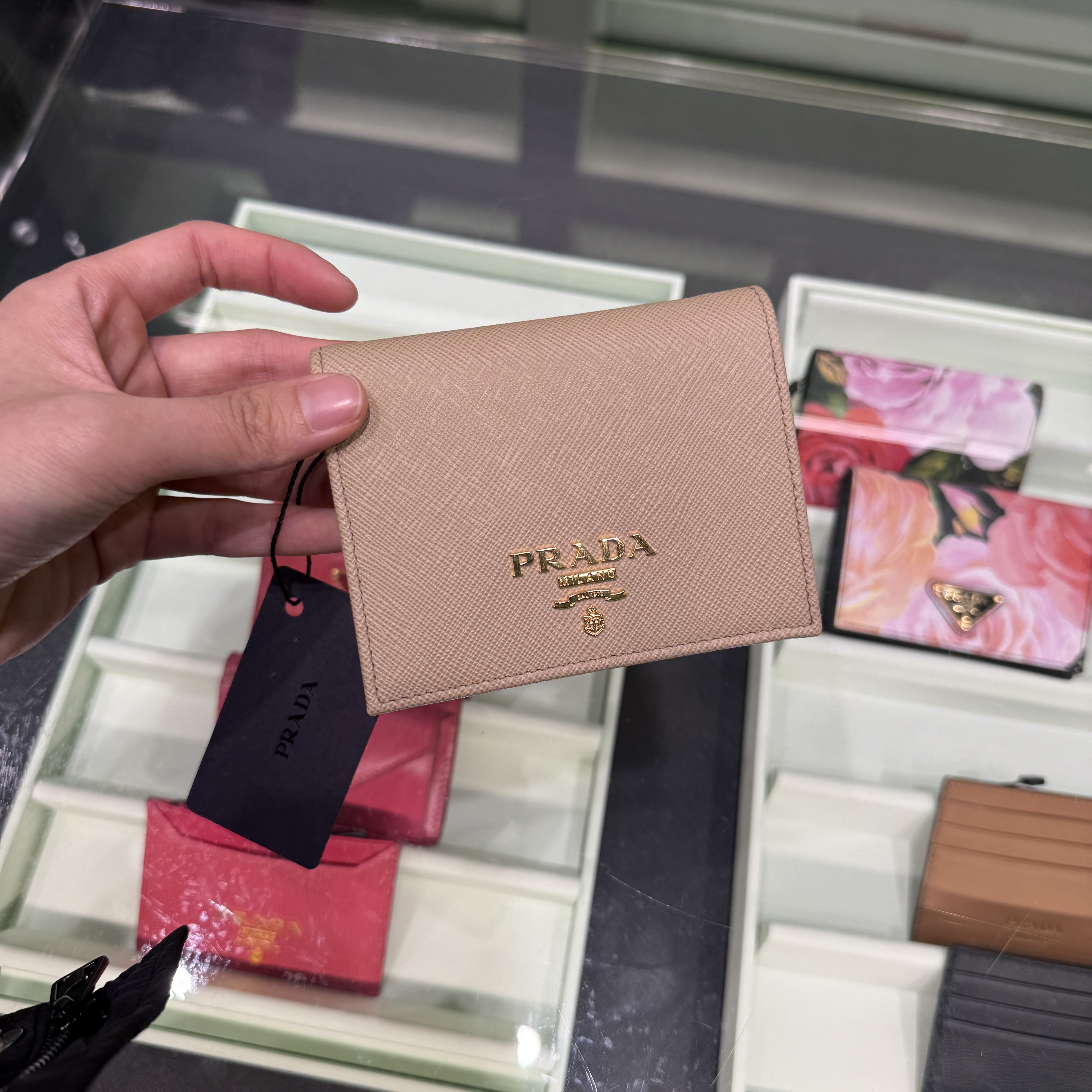 Prada contrast color small saffiano leather wallet Nude pink 1MV204