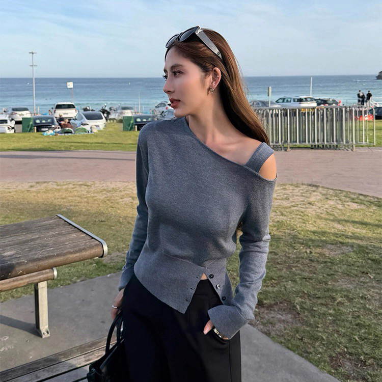 單邊露肩寬肩帶開衩造型針織上衣-S-L / 2色 (Elegant & Love)