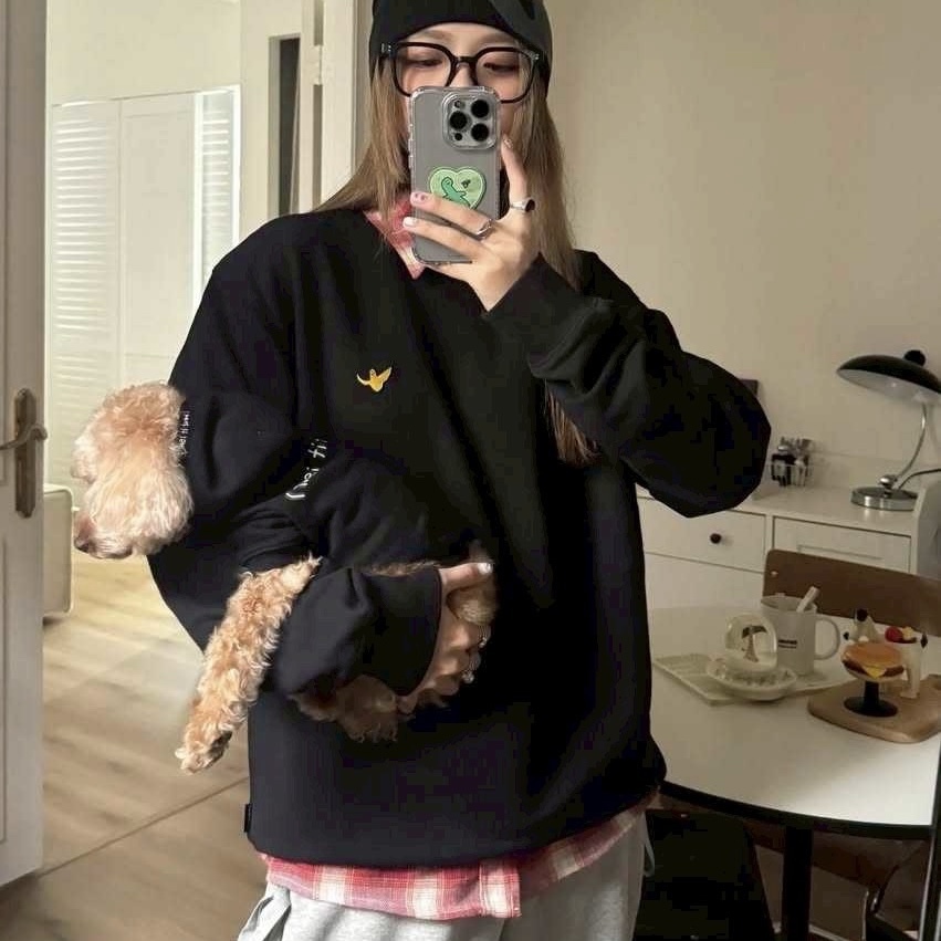 WHAT IT ISN'T 經典大學T 長袖 上衣 秋冬服飾