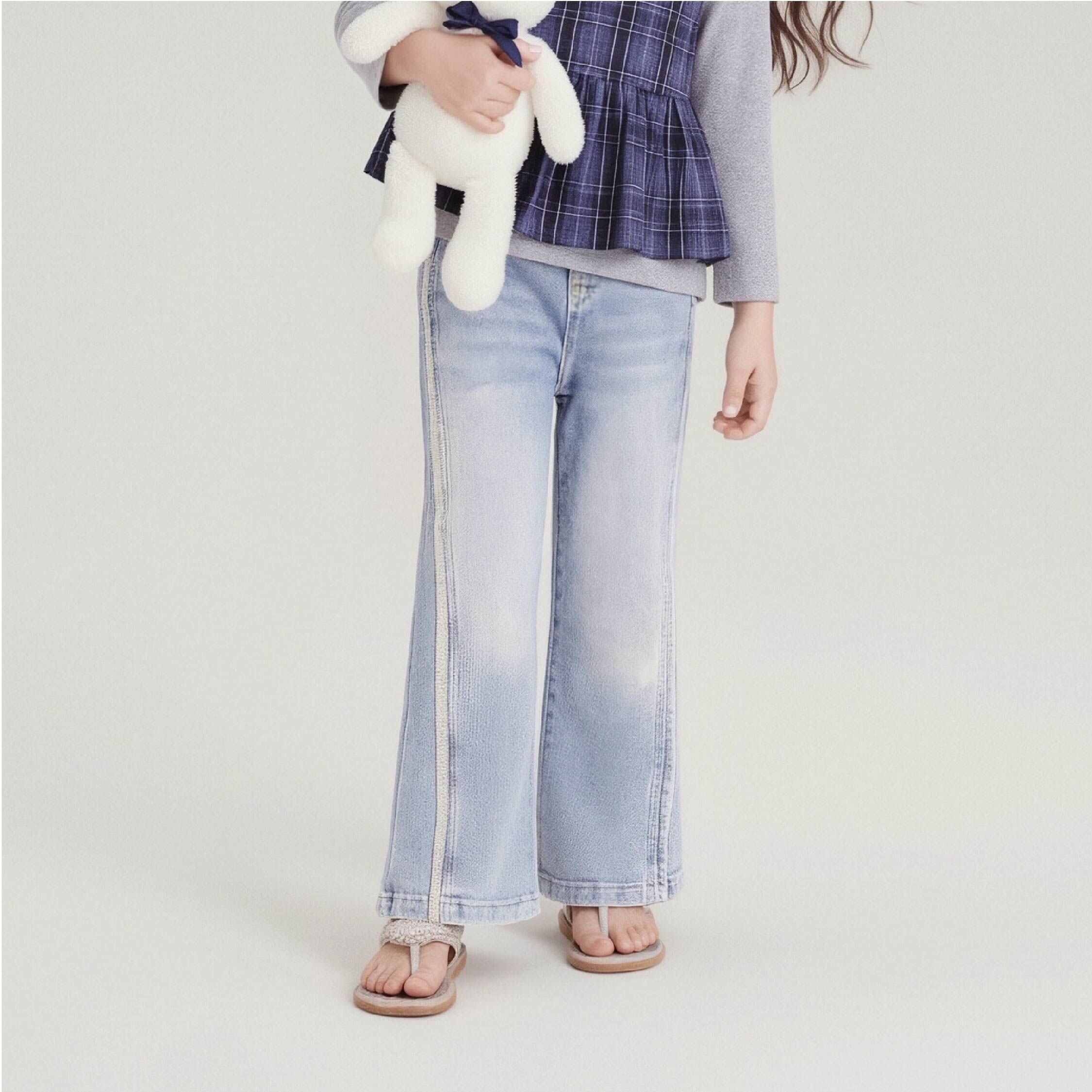 【H55230】側邊抽鬚造型微喇叭牛仔褲