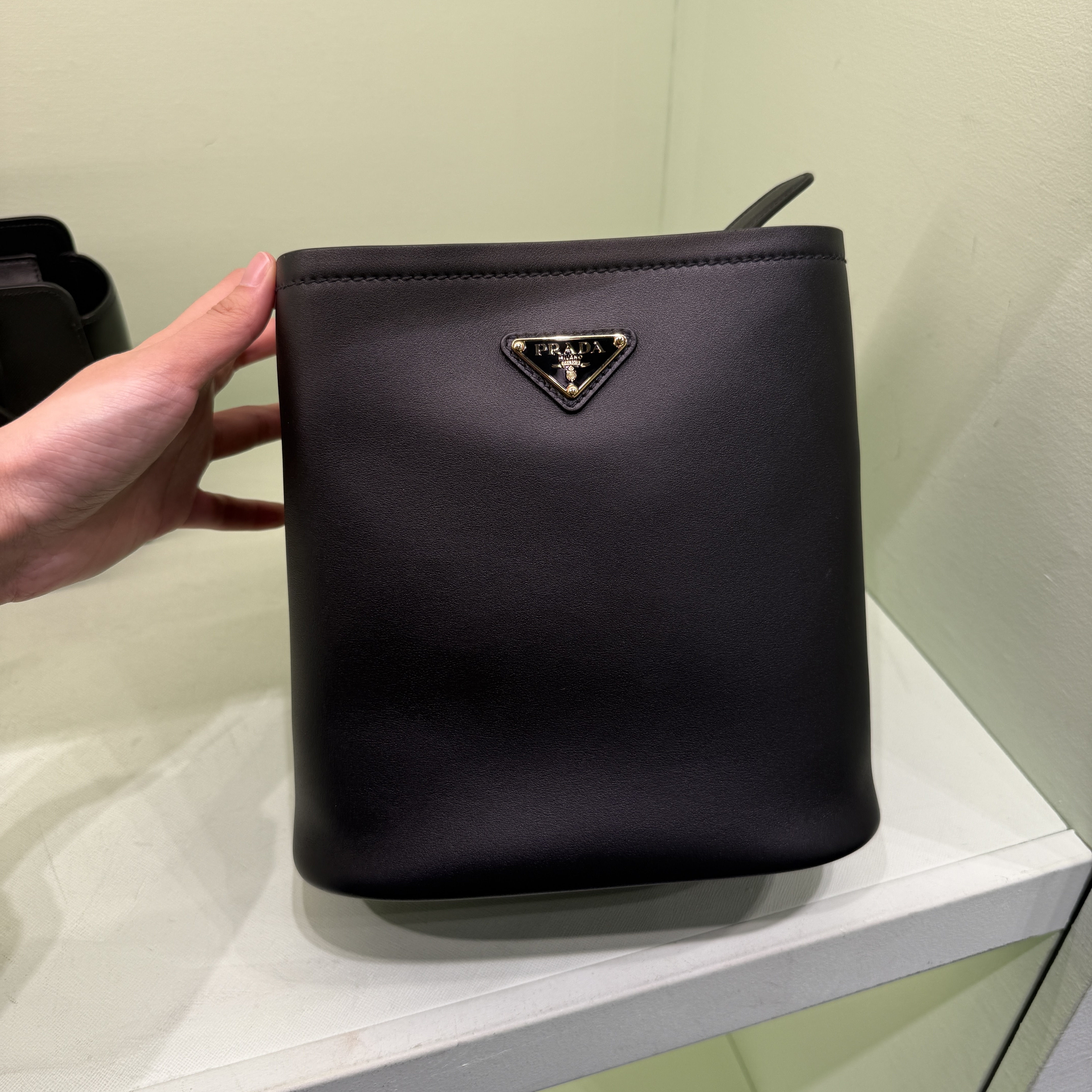Prada Bag Smoth Calf Bucket bag black 1BE080