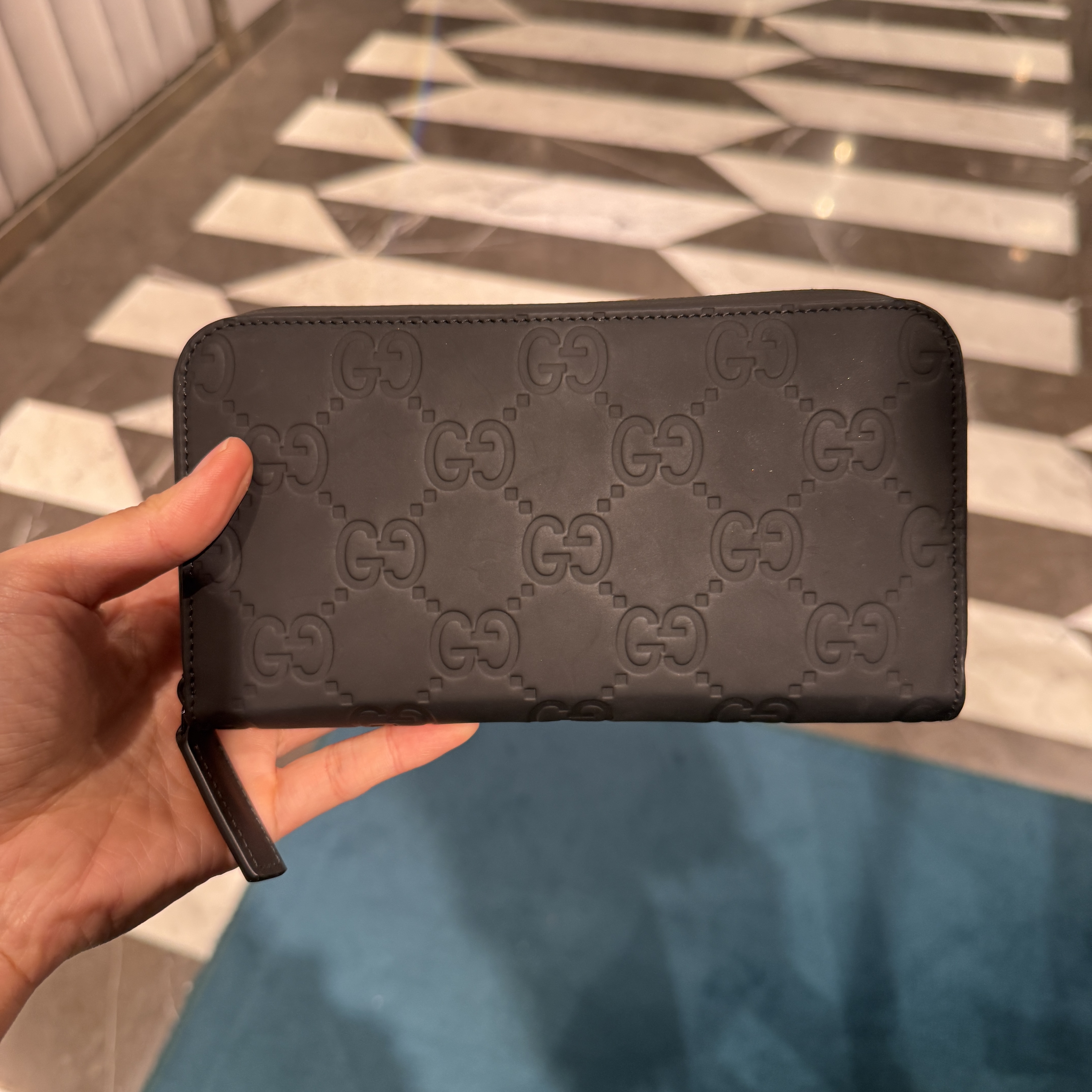 Gucci GG Rubber-Effect zip long Wallet Black 771421