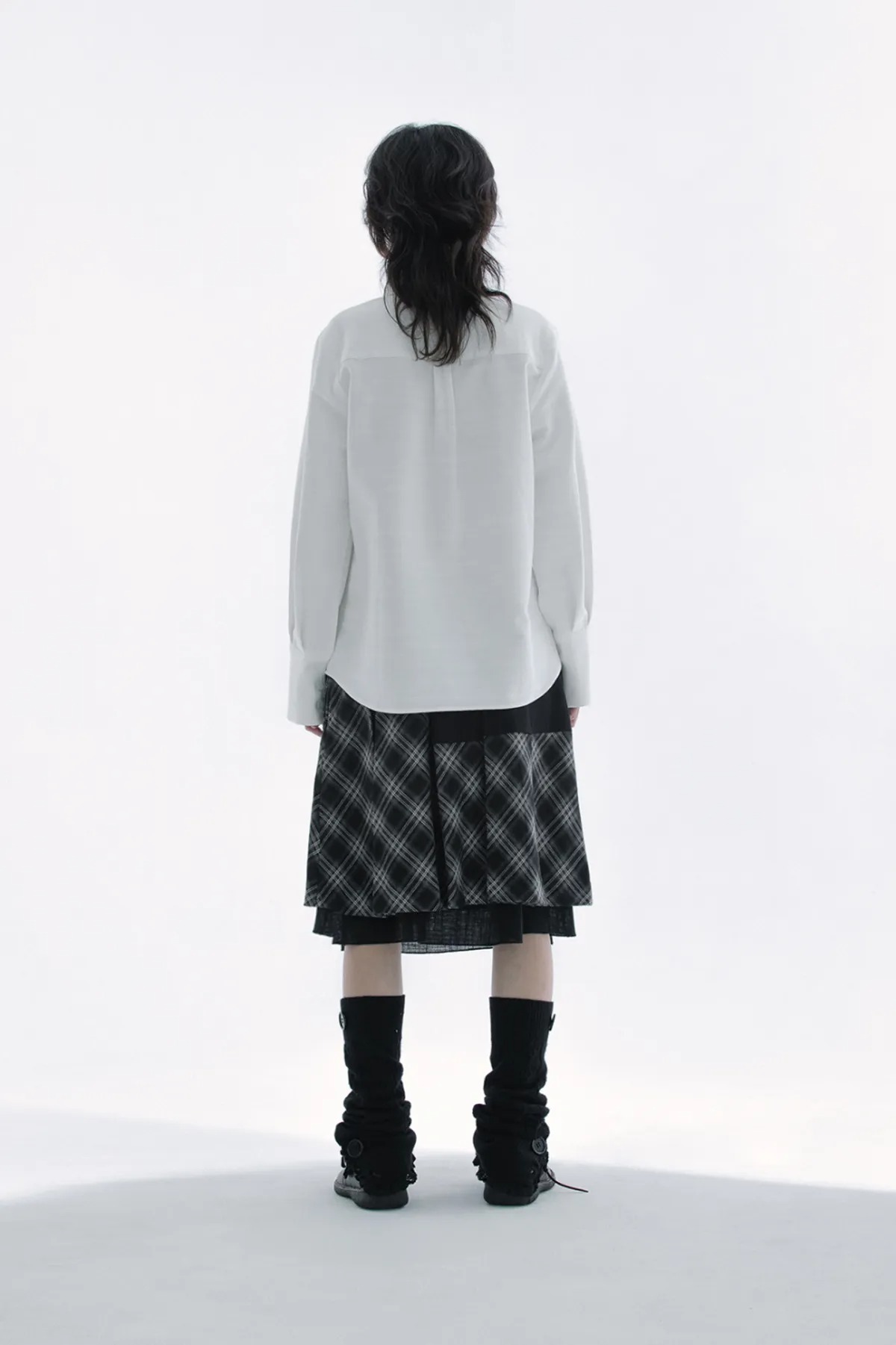 HUG YOUR SKIN) Check pleats midi skirt (Black)