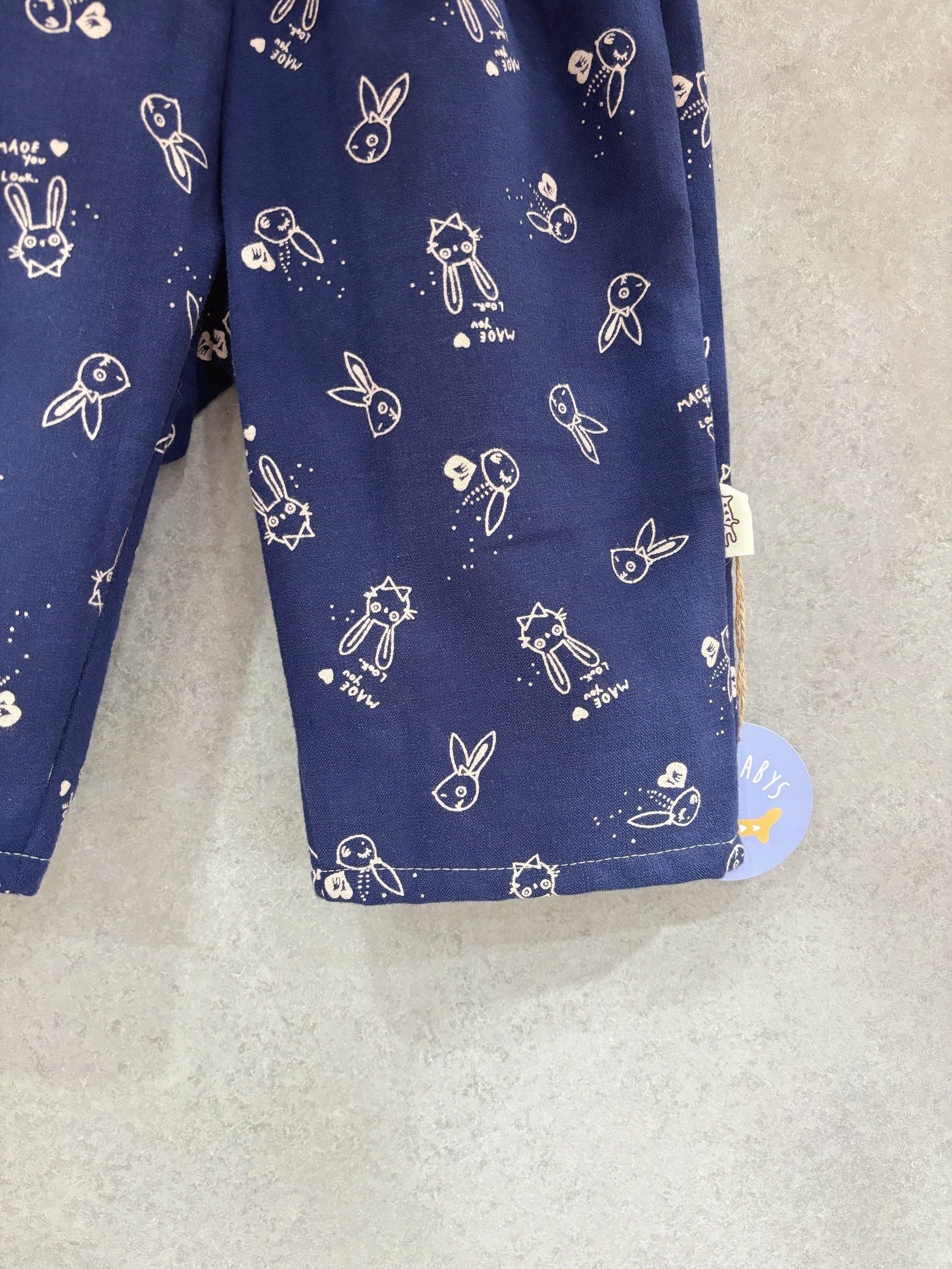 深藍領結兔兔 九分寬褲（100）