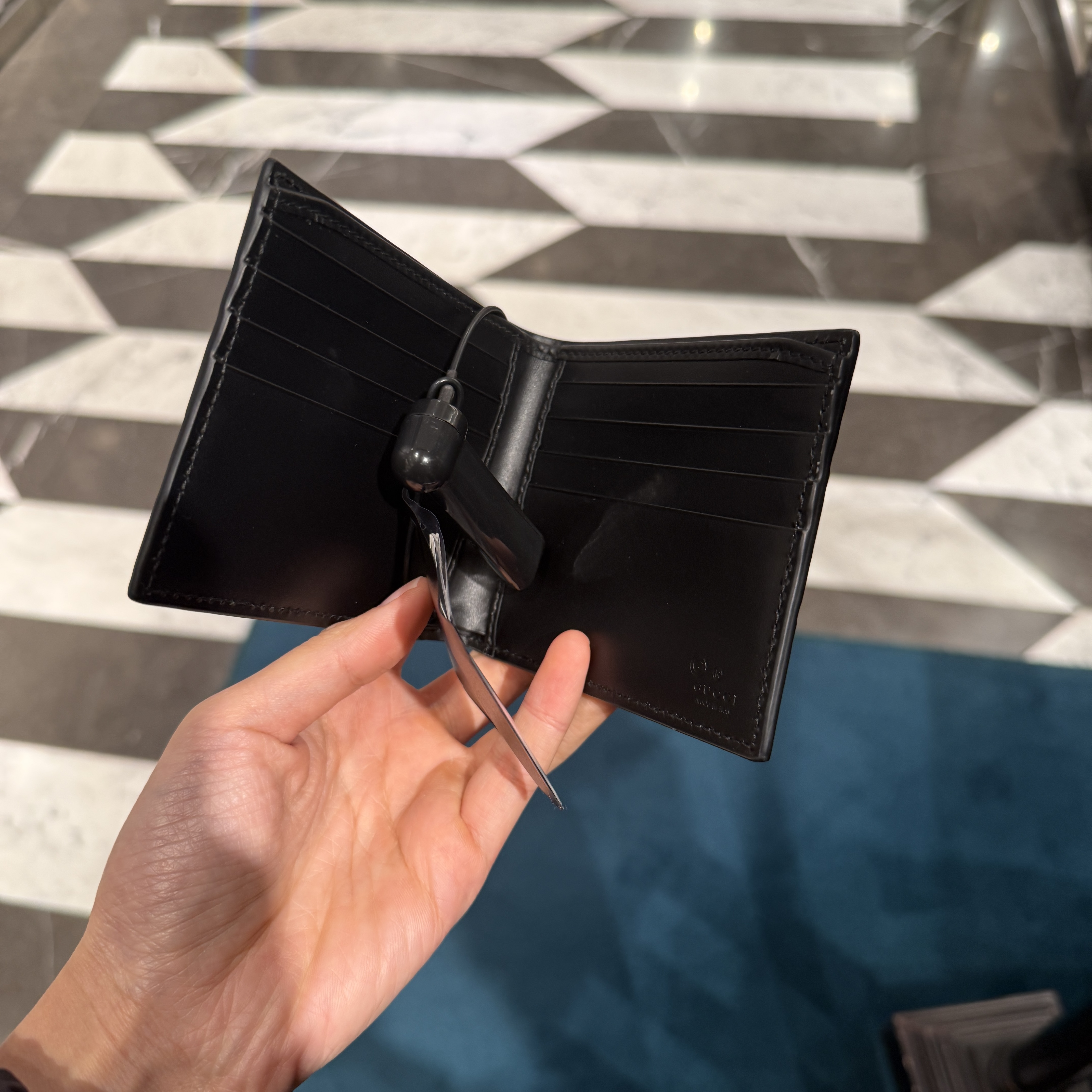 Gucci Signature Leather Calf embossed GG bi-fold wallet black 779836