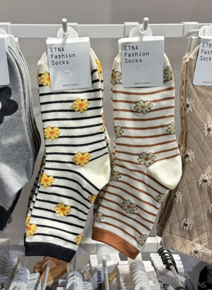 【成人長襪 買五送一】韓國 長襪 細條紋花朵長襪 黑色 咖啡色