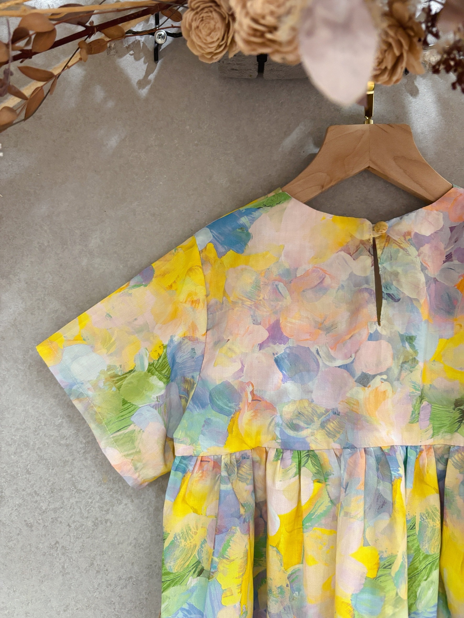 暖色油畫 裙擺搖搖短袖上衣（100）