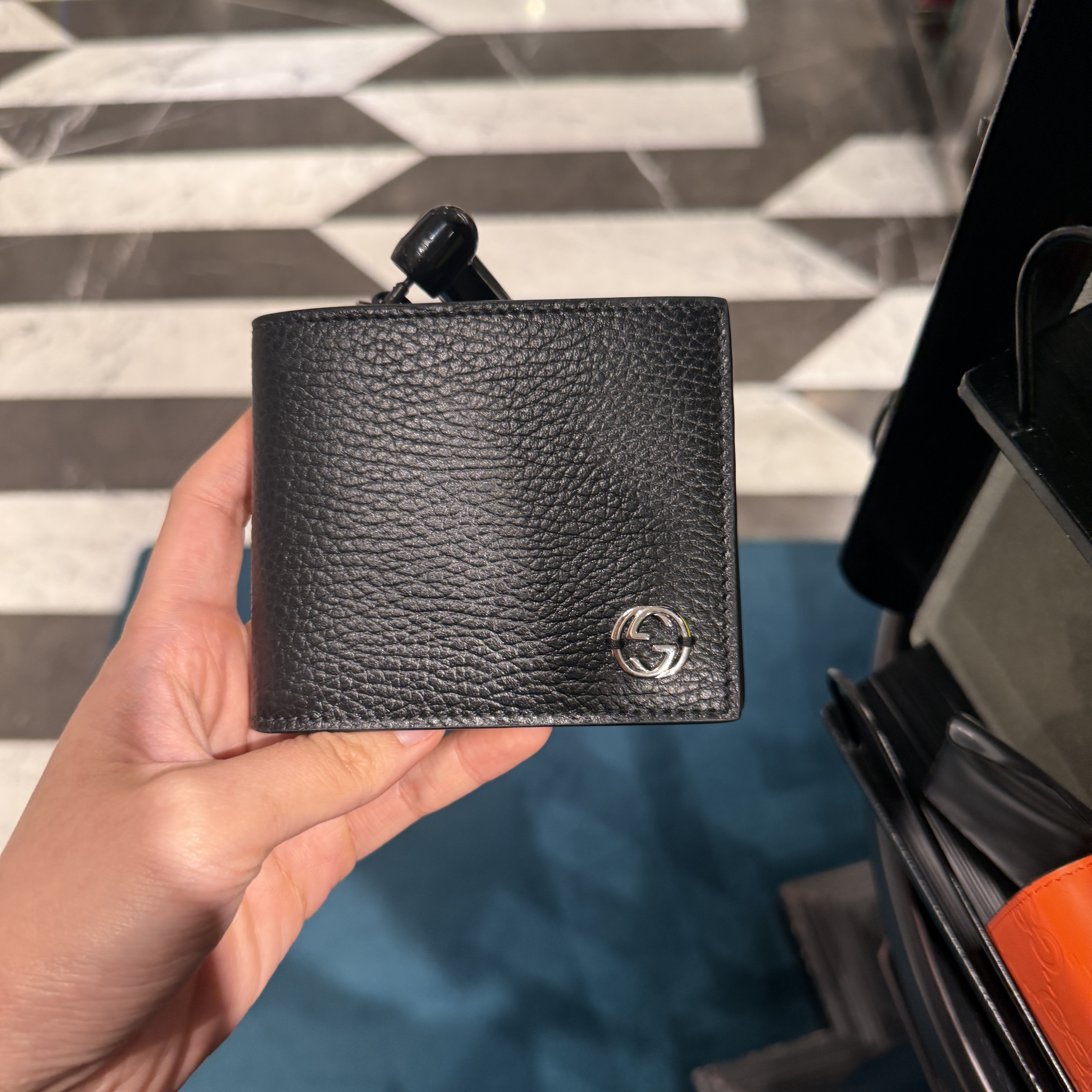 Gucci GG interlock Dollar Calf bi-fold Wallet Black 610466