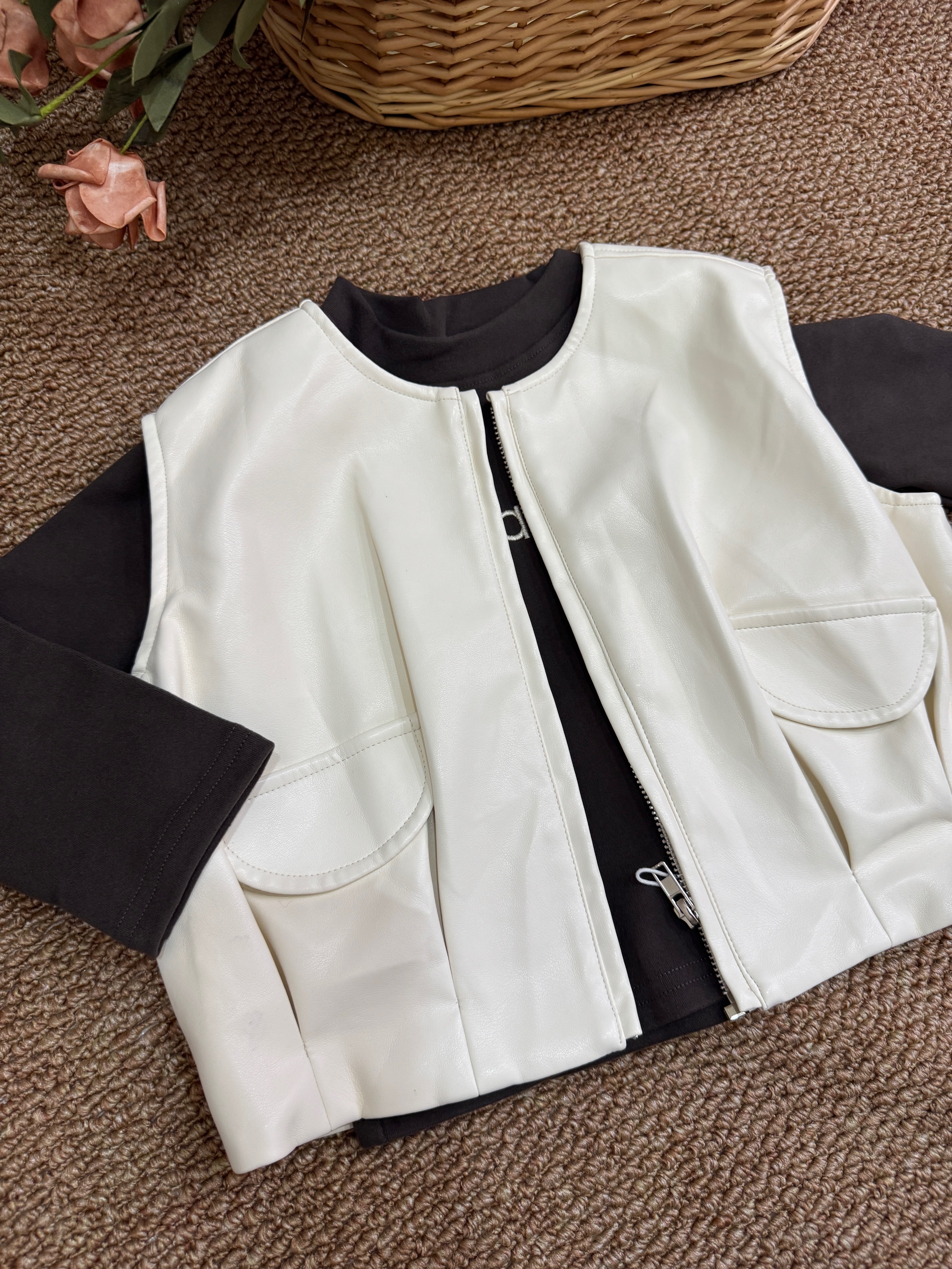 NY25216杏白質感皮背心d46