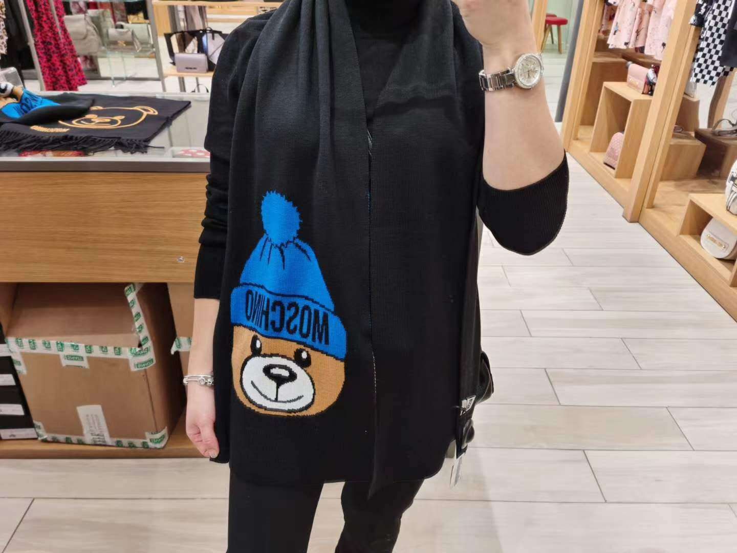 【預購】Moschino LL1030109 熊仔頭圖案頸巾