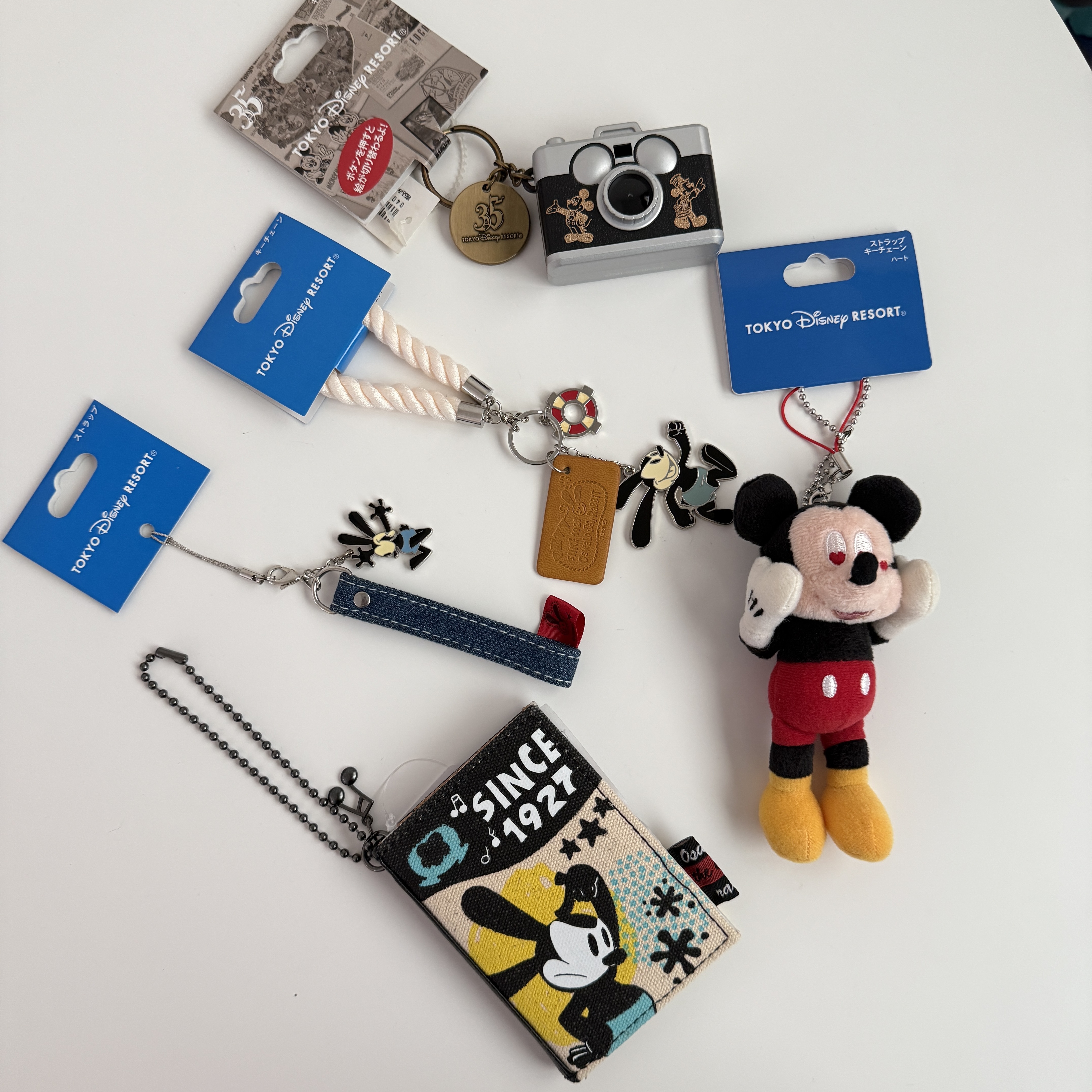 現貨┃日本 Disney 迪士尼 35週年 復古 米奇 照相機 幻燈片 幸運兔 奧斯華 吊飾 卡夾