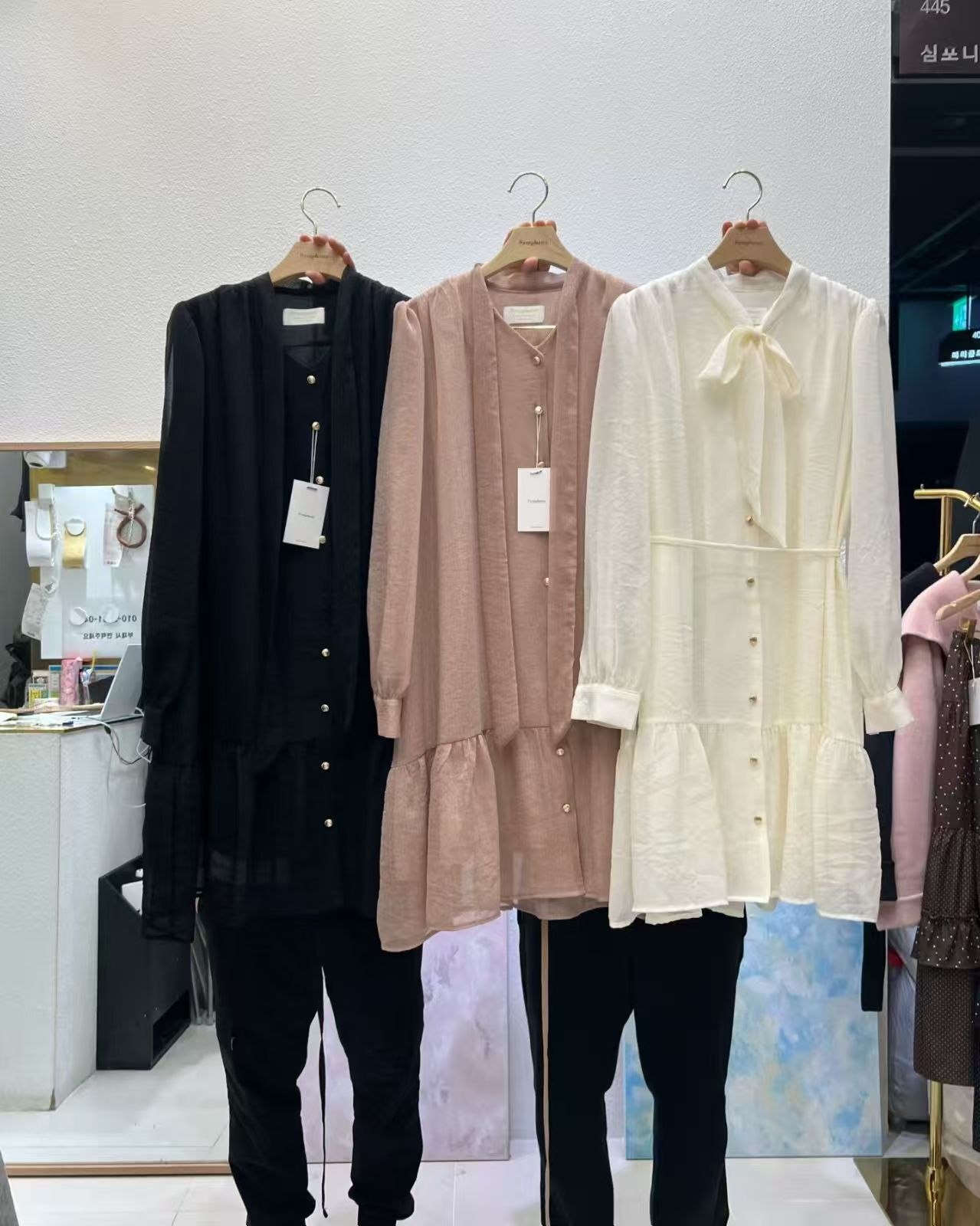 SY5136 領口蝴蝶綁帶排扣V領連身裙