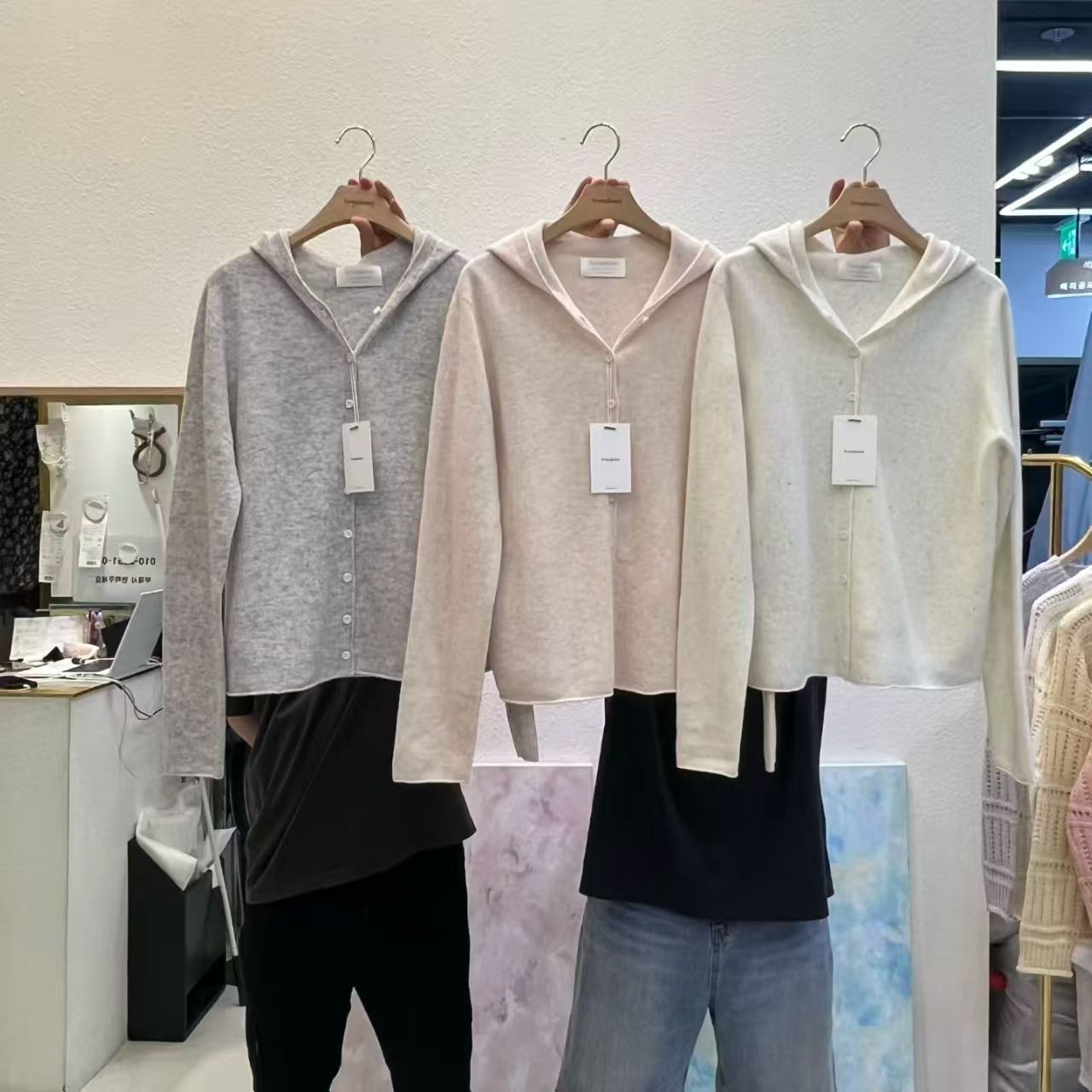 SY5137 連帽捲捲邊排扣外套