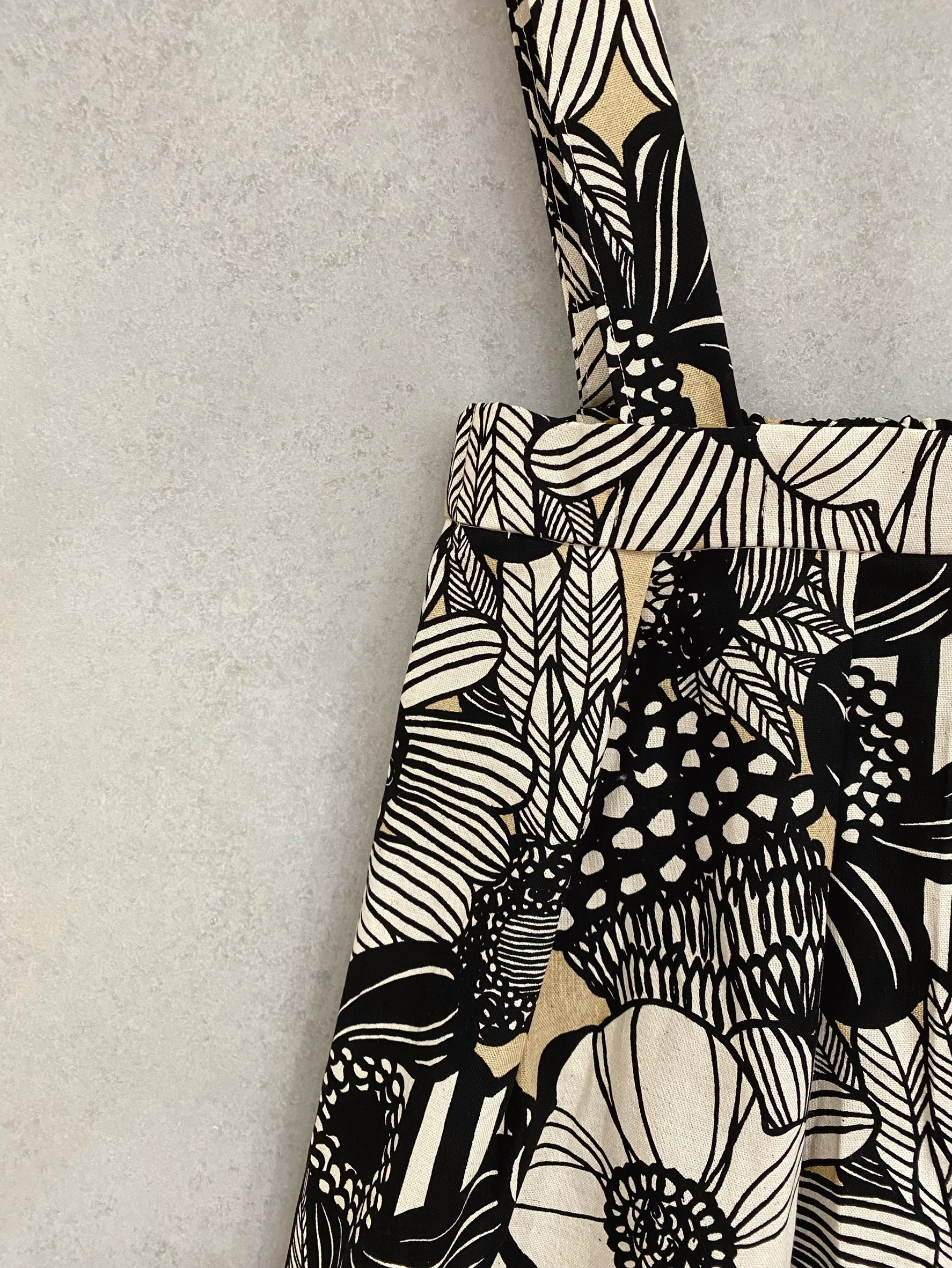 禪繞畫 媽咪百摺吊帶短裙