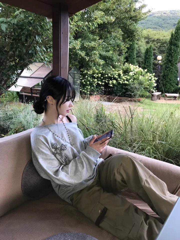 【優惠預訂】韓國十字露肩衛衣（3色）