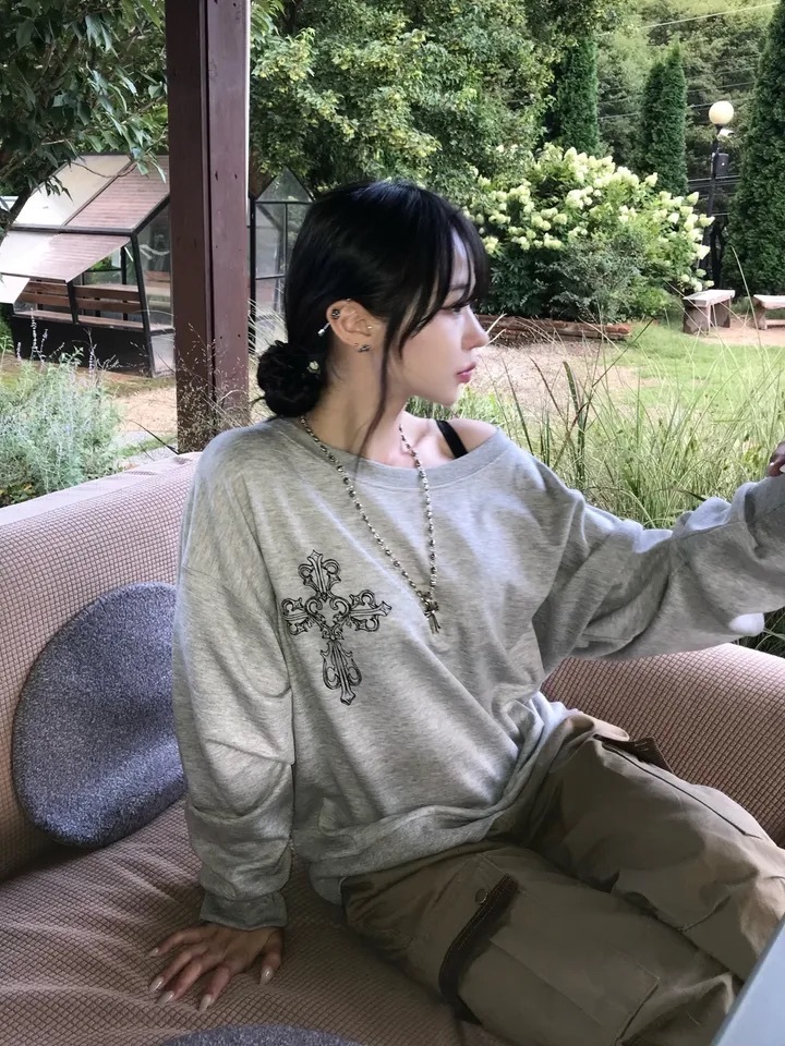 【優惠預訂】韓國十字露肩衛衣（3色）