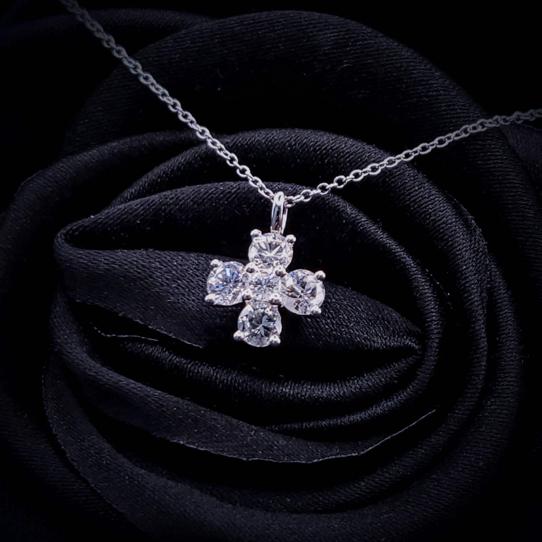 18K White Gold 0.73ct Diamond Pendant