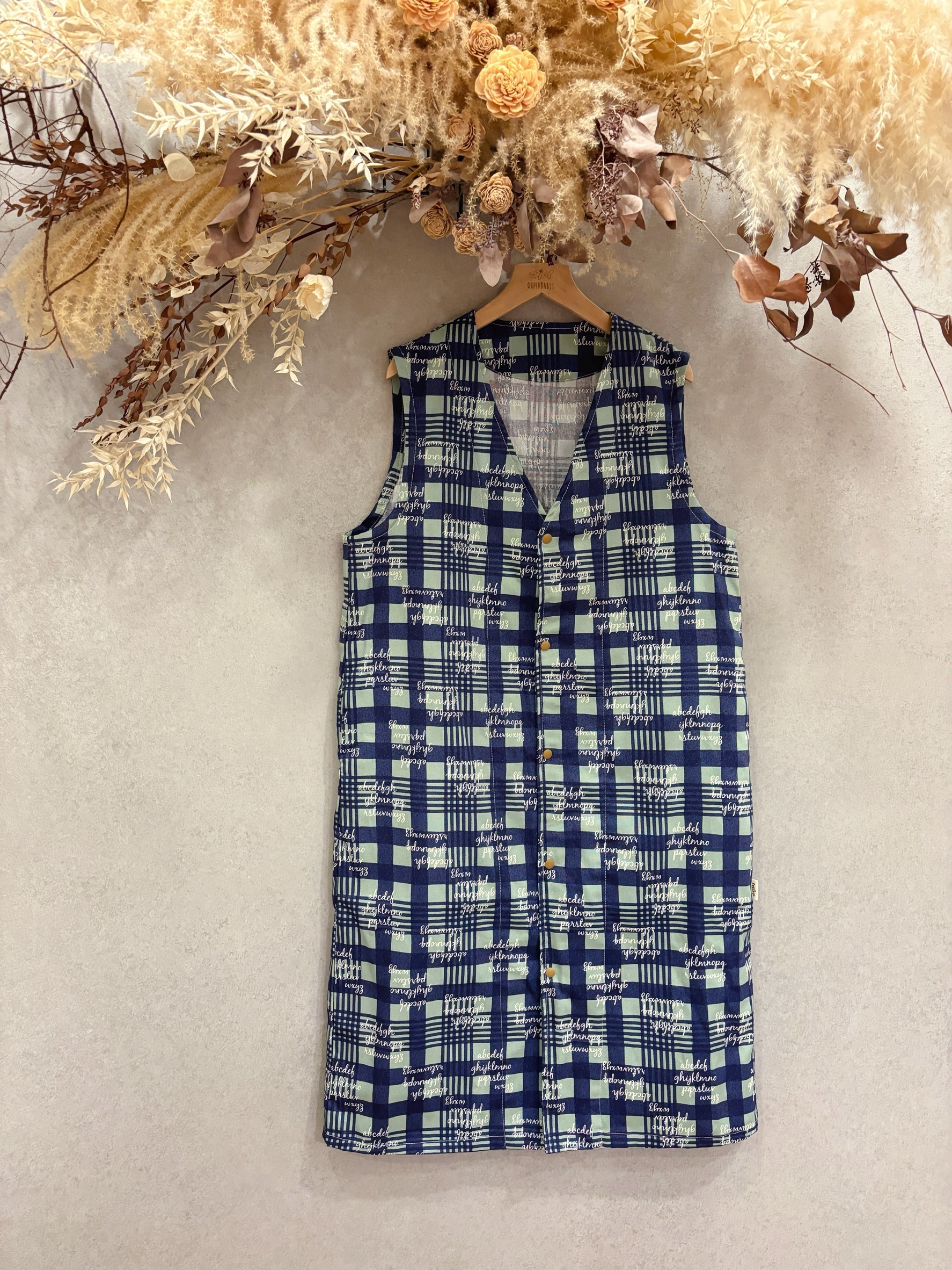 藍綠英文格 媽咪復古長背心