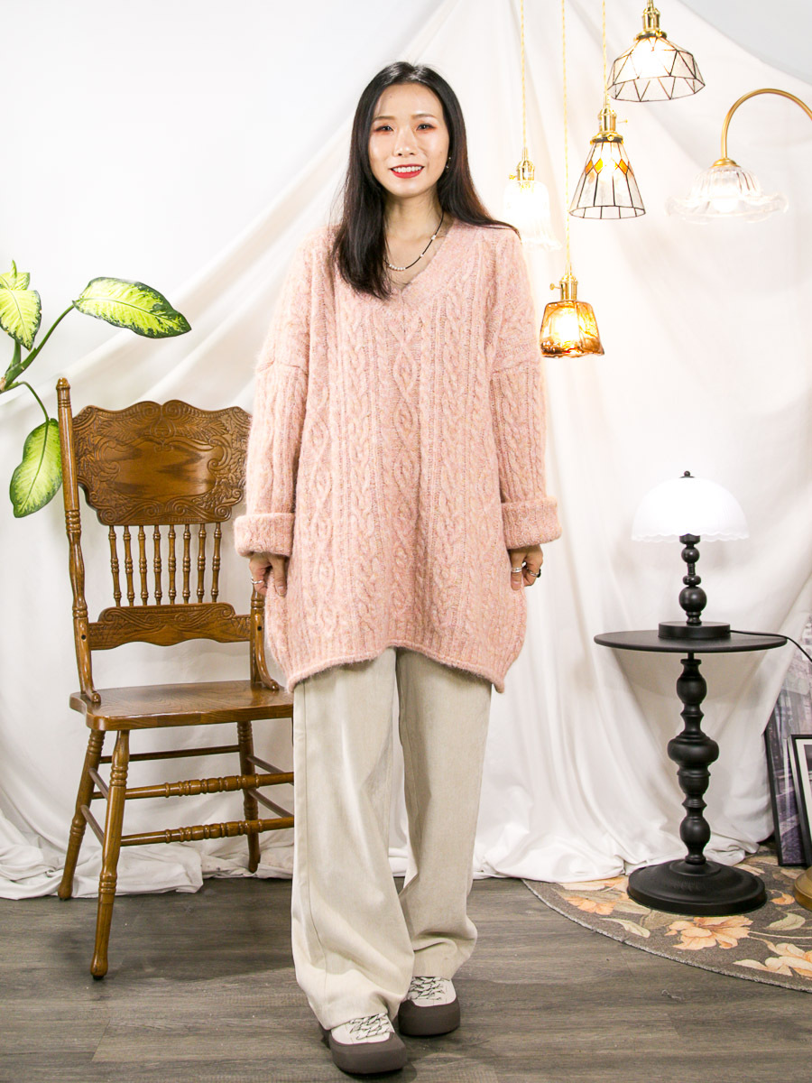 ⬇️開倉低至半價😱FINALSALE📣   V領 麻花 毛毛冷料TOP【不設退換】