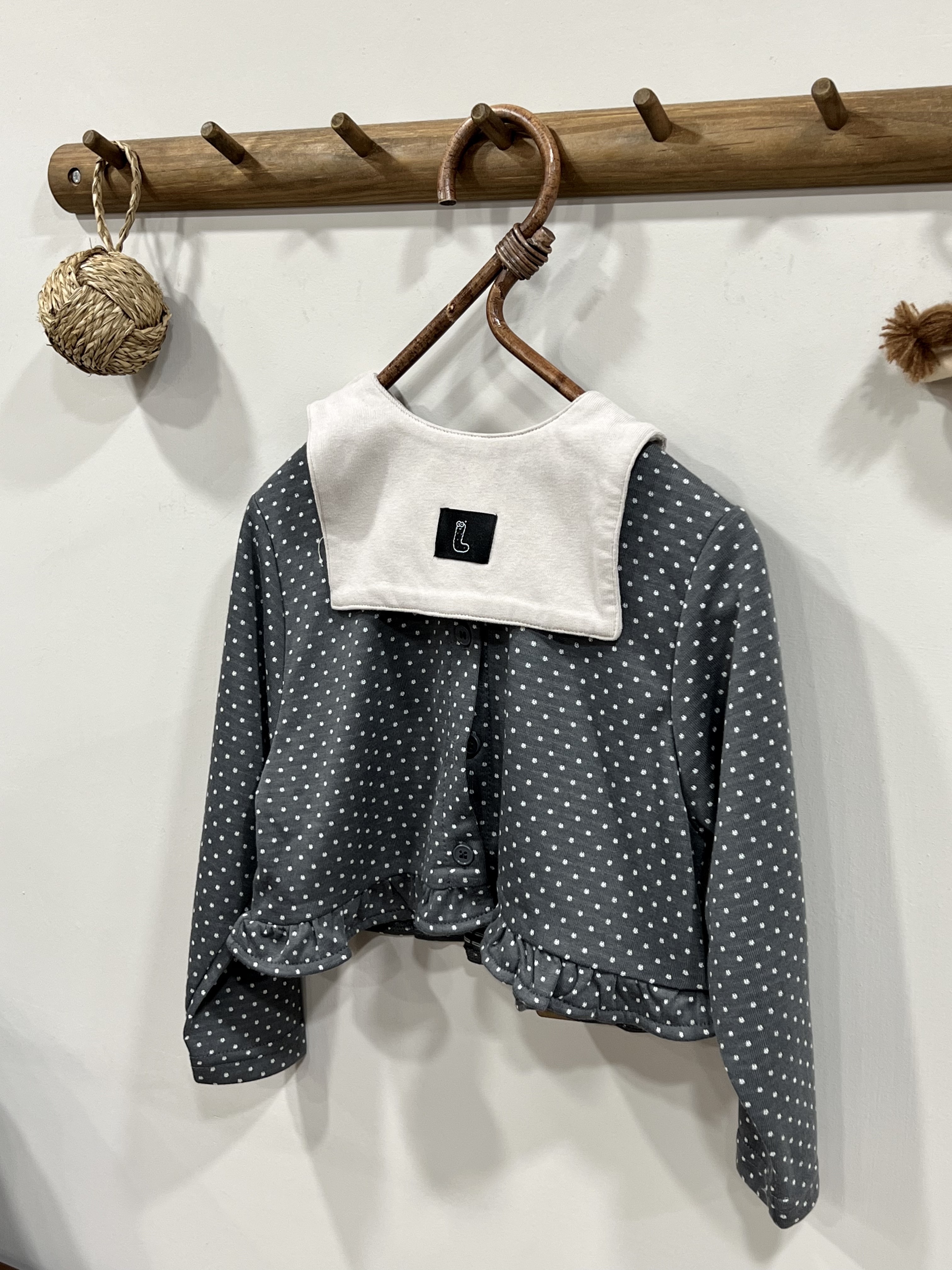 A03322短版花邊下擺上衣