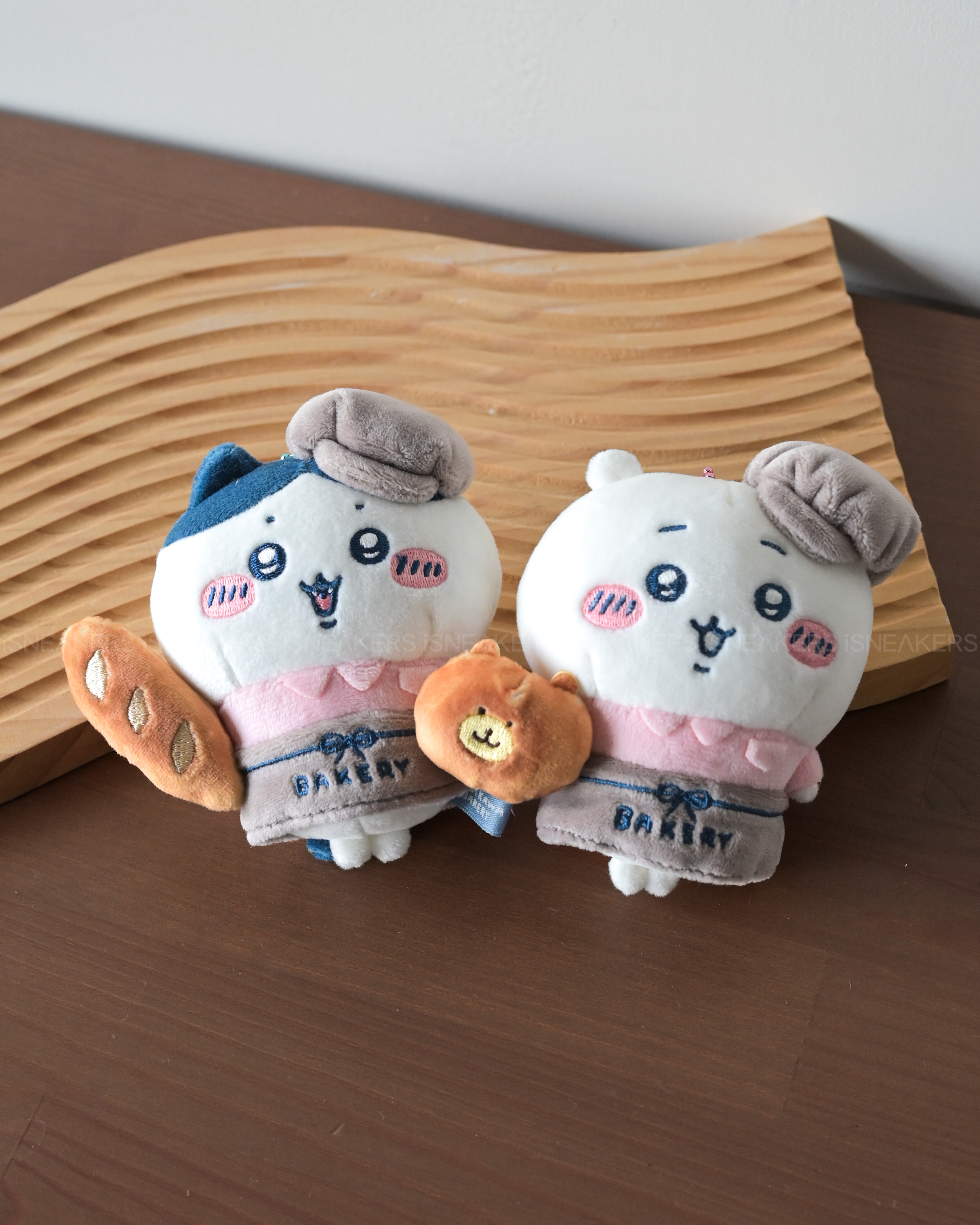 iSNEAKERS｜日本 Chiikawa 吉伊卡哇 麵包店員系列 吊飾 娃娃