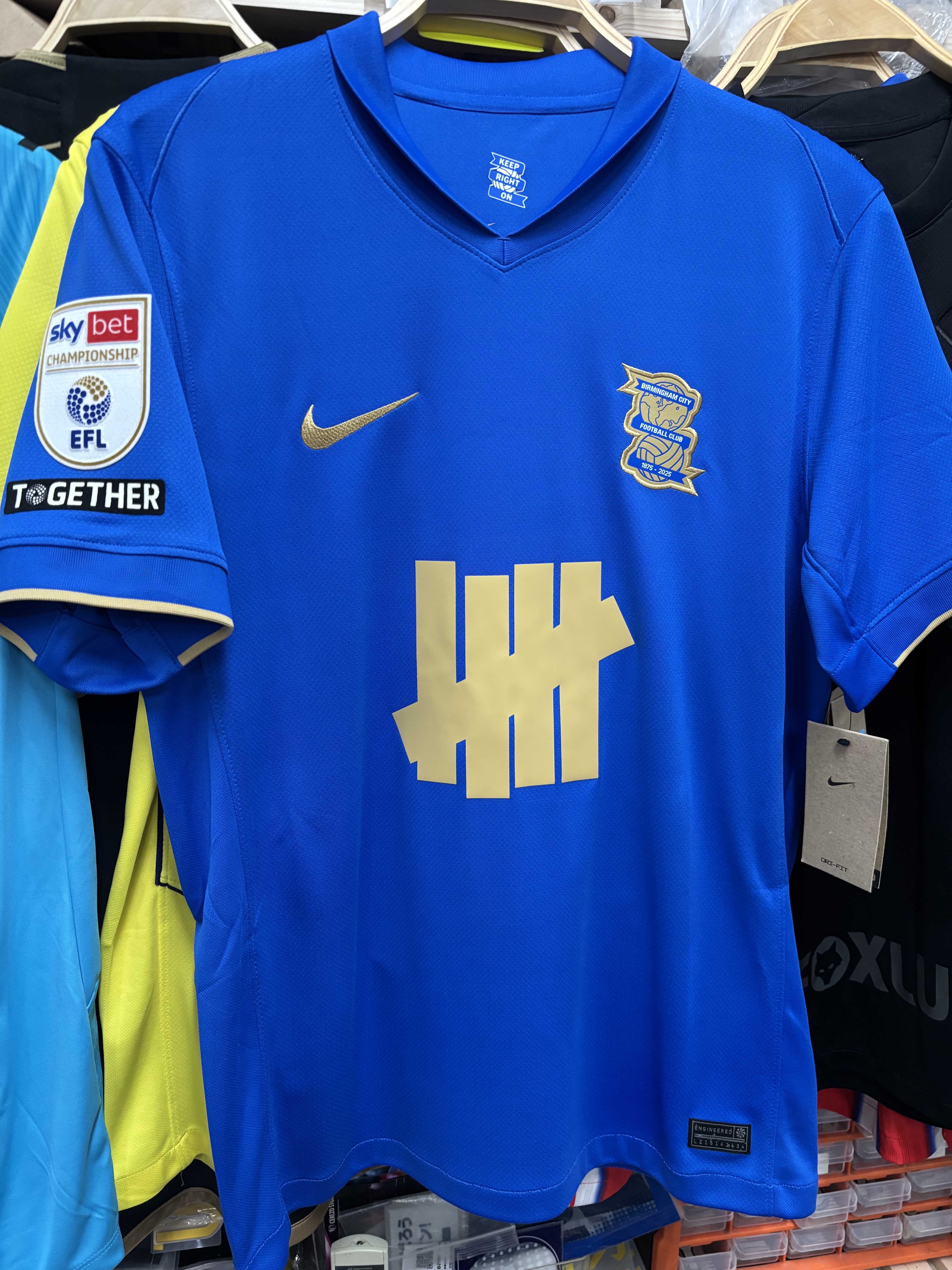 25-26伯明翰主場球衣