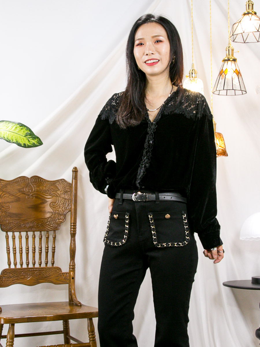 ⬇️開倉低至半價😱FINALSALE📣  全開胸扣鈕．膊位LACE．絲絨料TOP【不設退換】