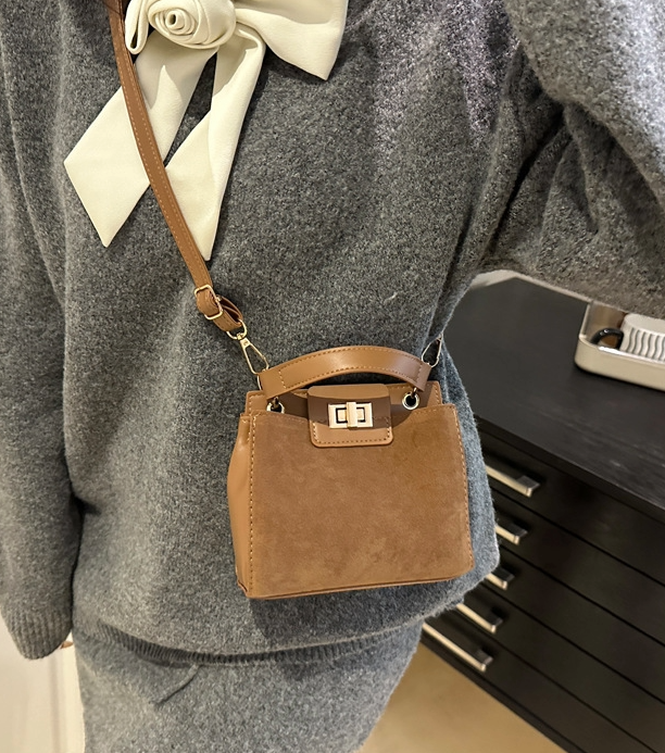 Elegant Velvet Large Capacity Crossbody Tote Bag