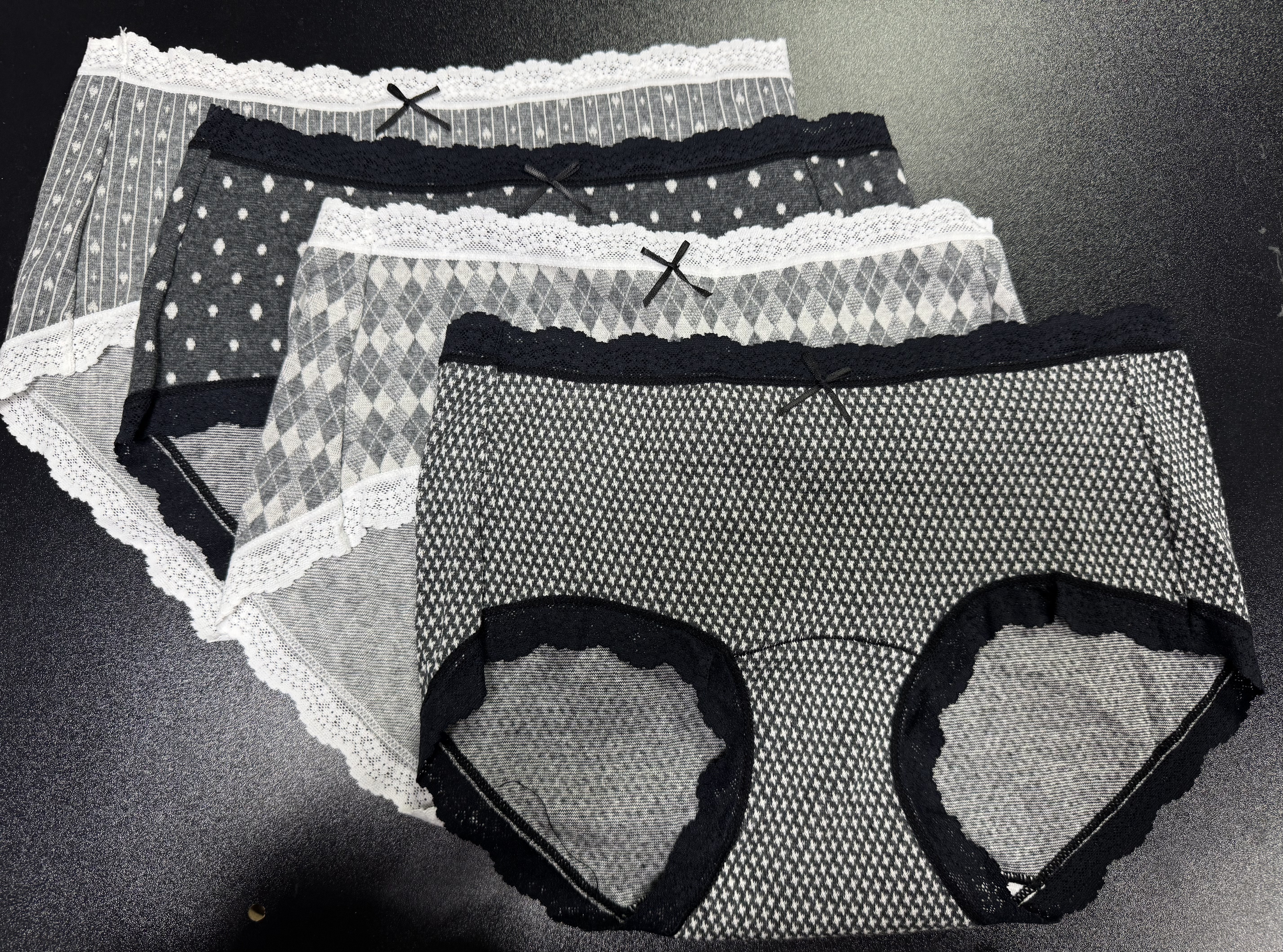 內褲 一套四條（千鳥格/波點/菱格/直紋） 滿$300包郵