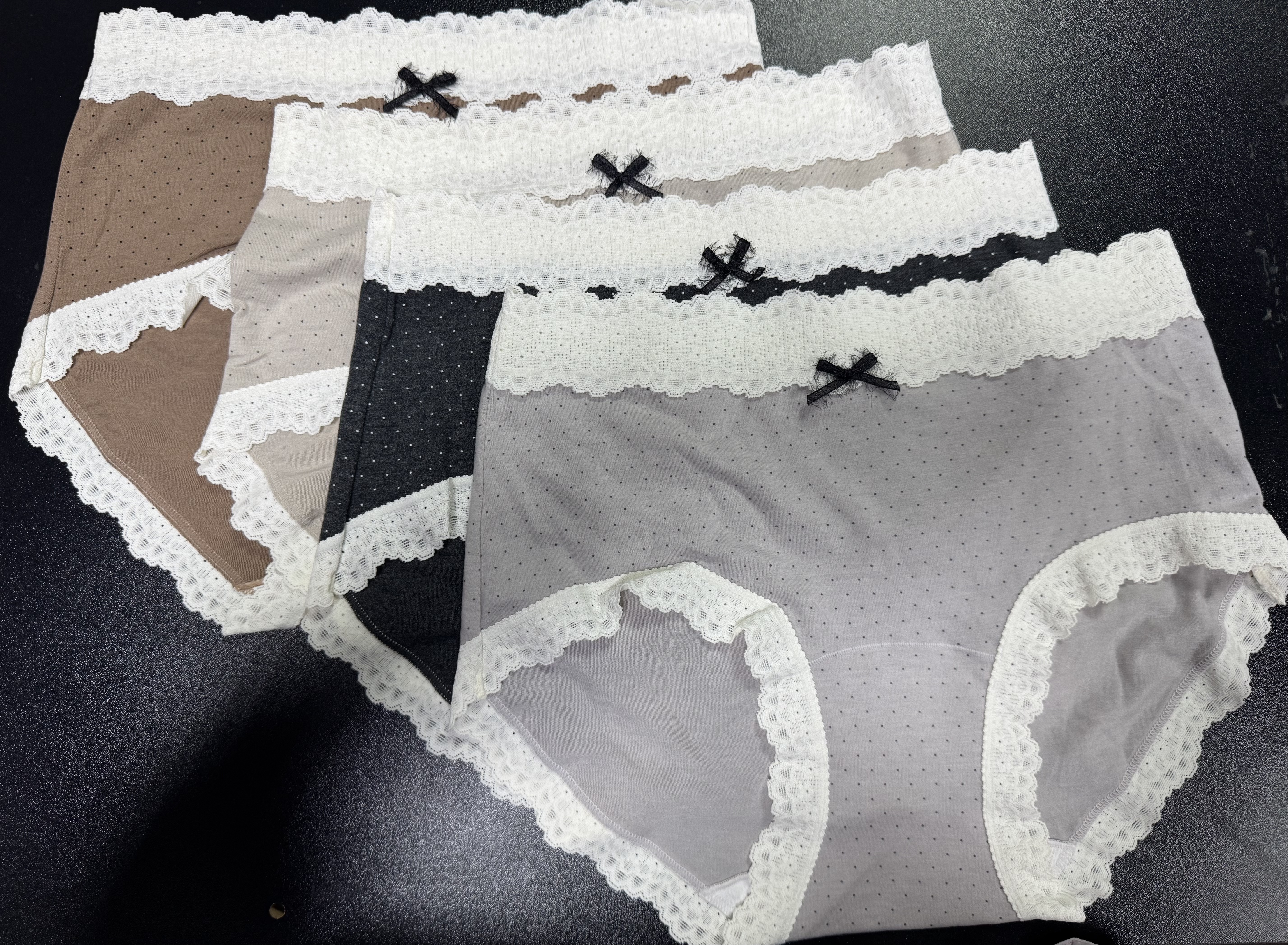 羊毛波點內褲 一套四條（黑/啡/灰/杏） 滿$300包郵