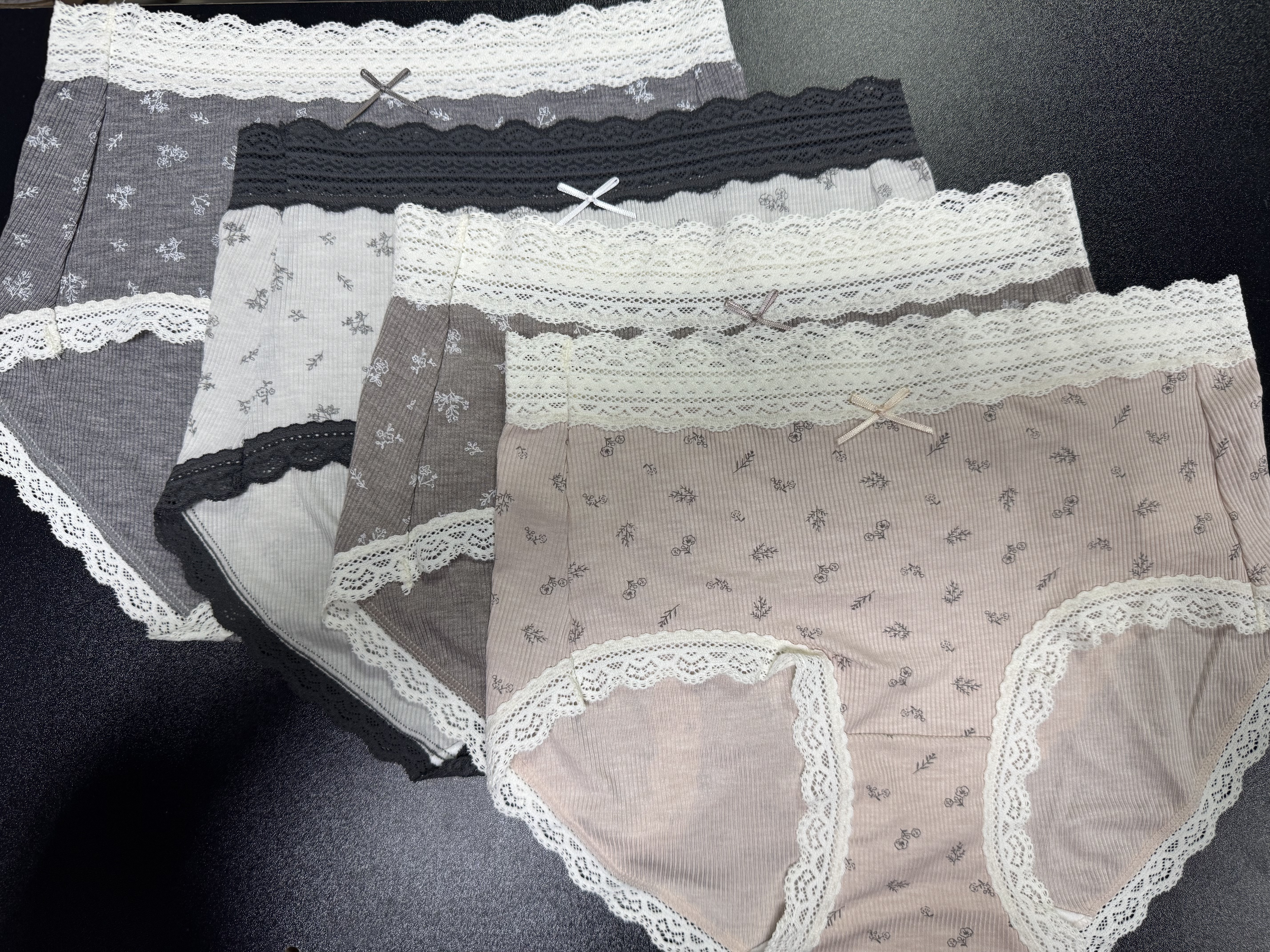莫代爾碎花內褲 一套四條（深灰/淺灰/粉/卡其） 滿$300包郵